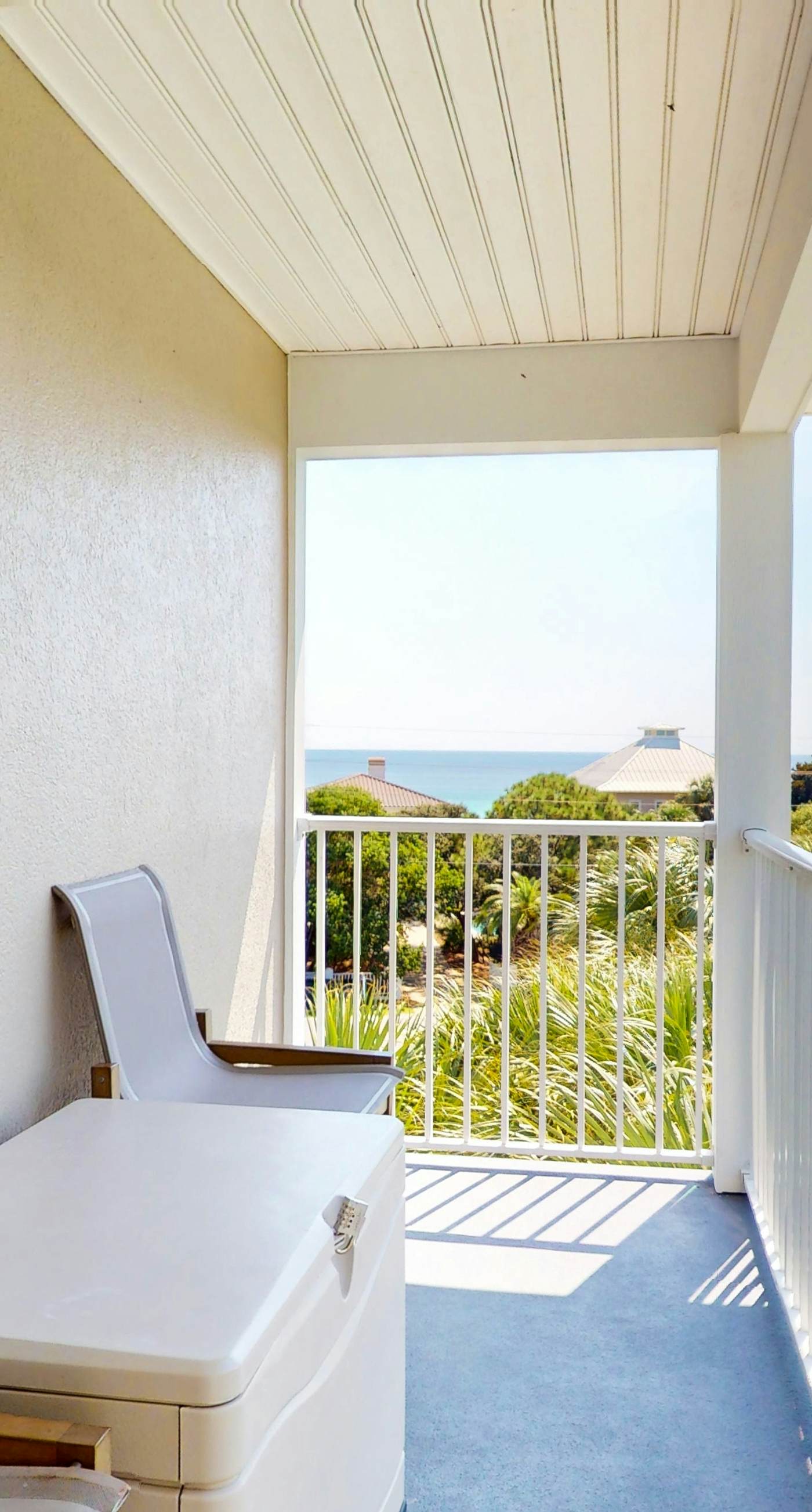 Fourth-floor, Caribbean corner condo with ocean views, pool, & hot tub