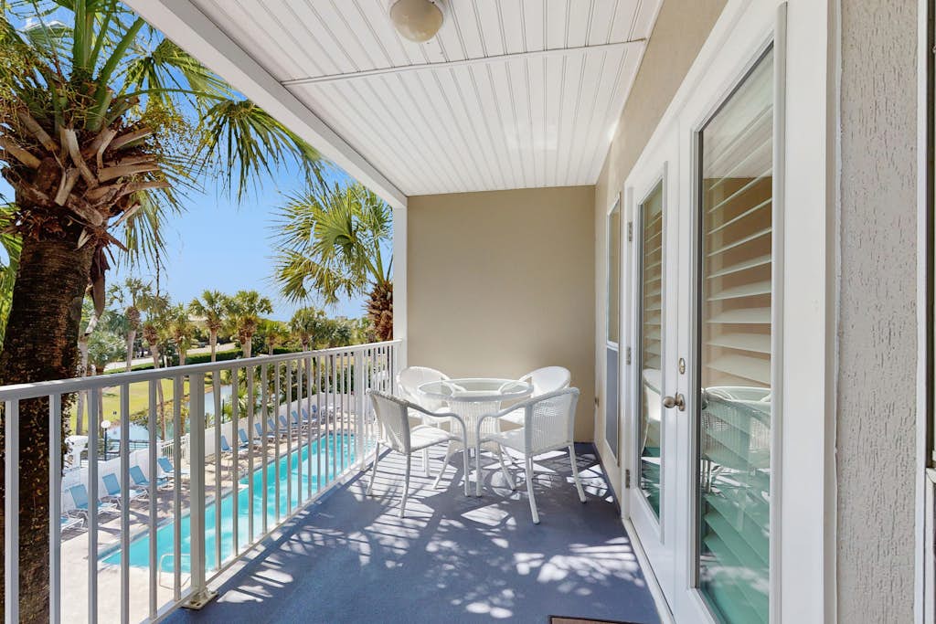 Bright, open 3rd-floor condo with pool views from private balcony - next to beach