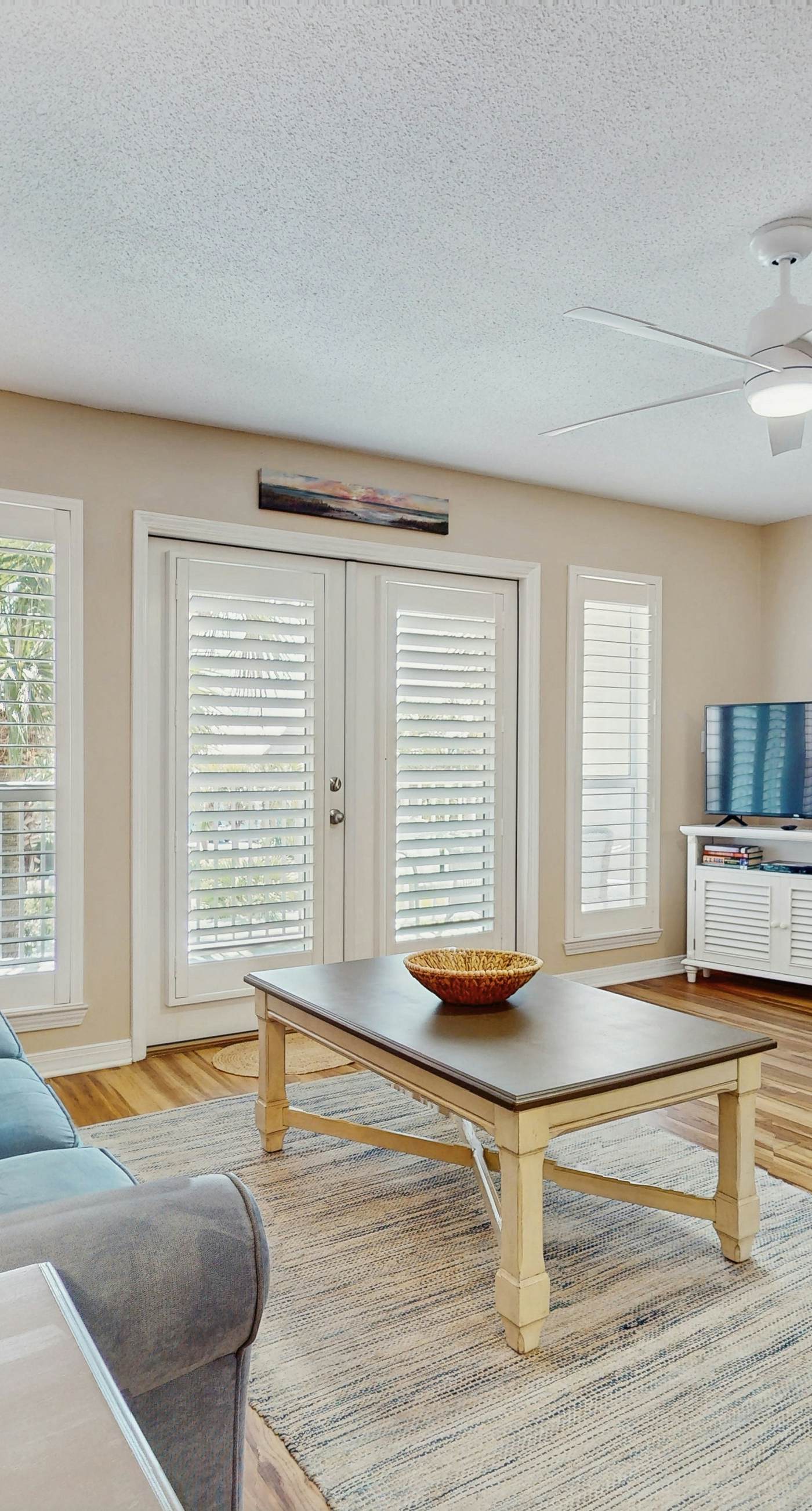 Bright, open 3rd-floor condo with pool views from private balcony - next to beach