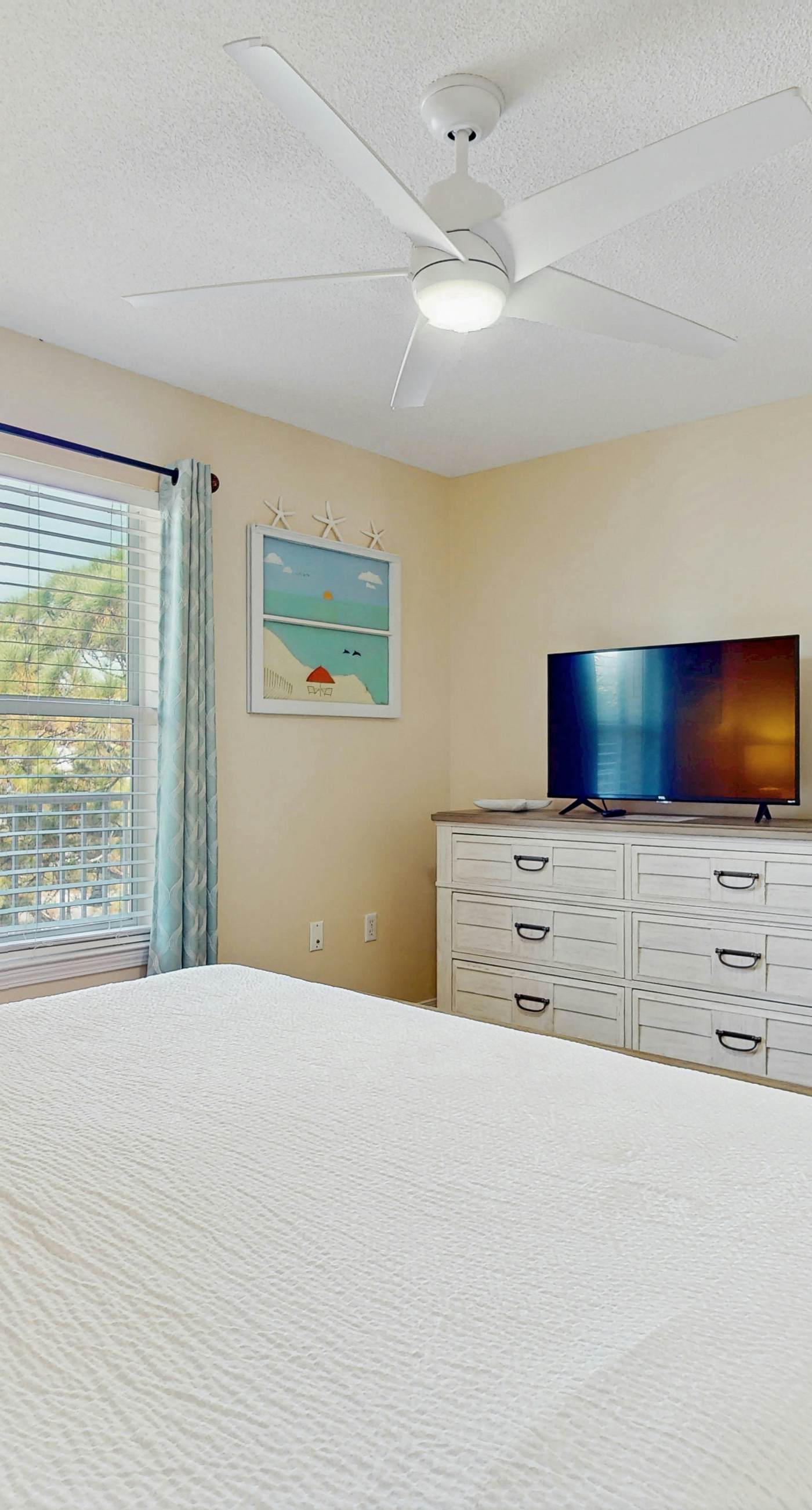 Bright, open 3rd-floor condo with pool views from private balcony - next to beach