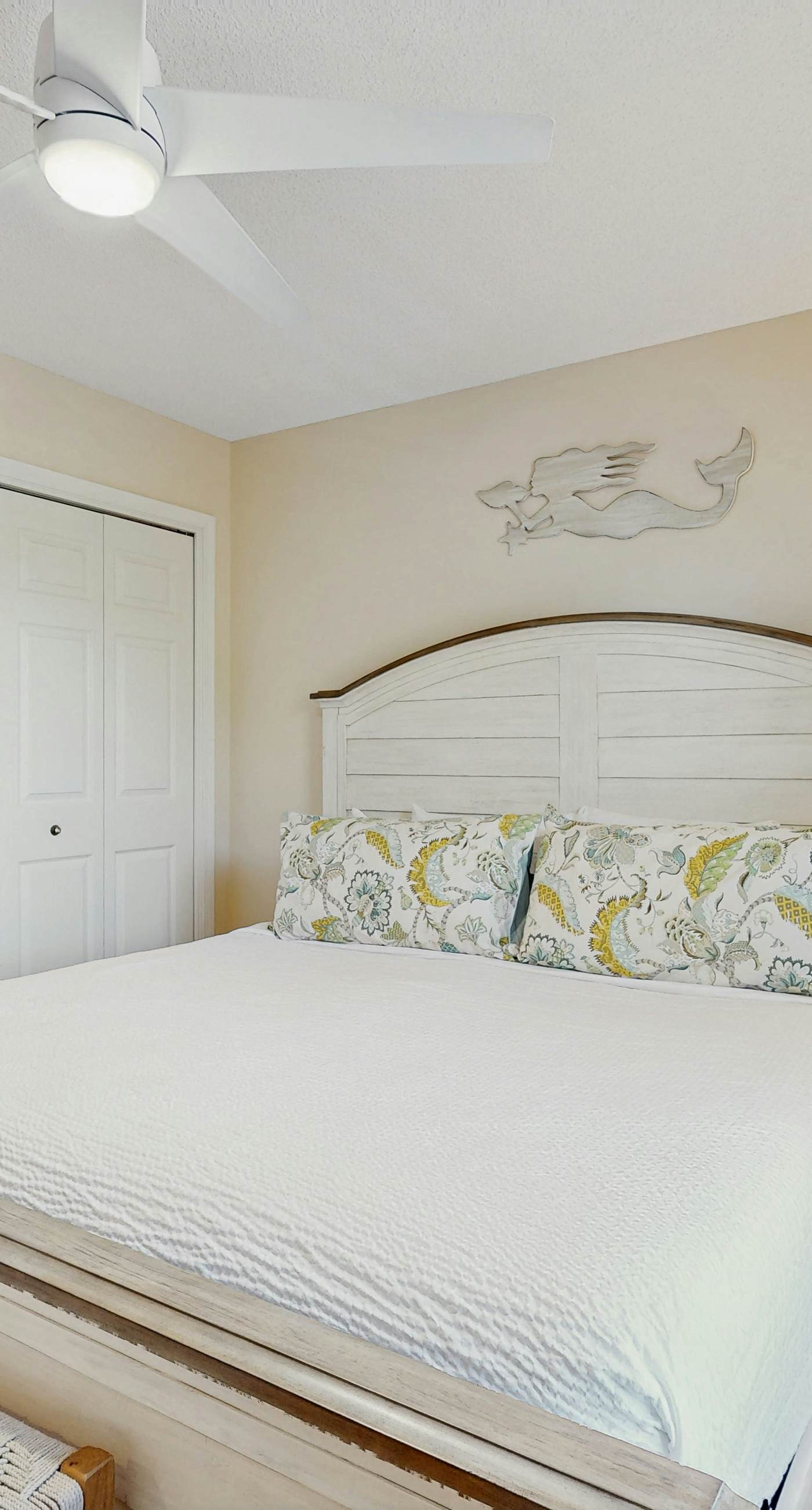 Bright, open 3rd-floor condo with pool views from private balcony - next to beach