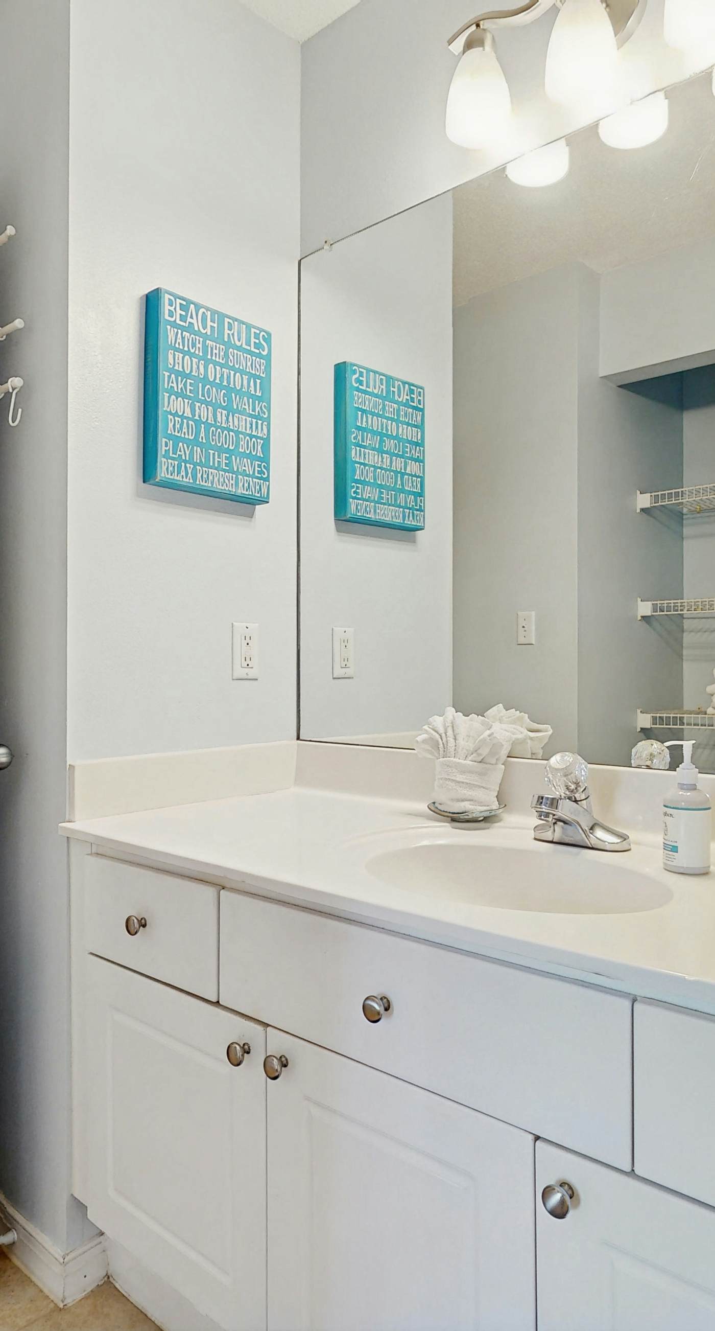 Bright, open 3rd-floor condo with pool views from private balcony - next to beach