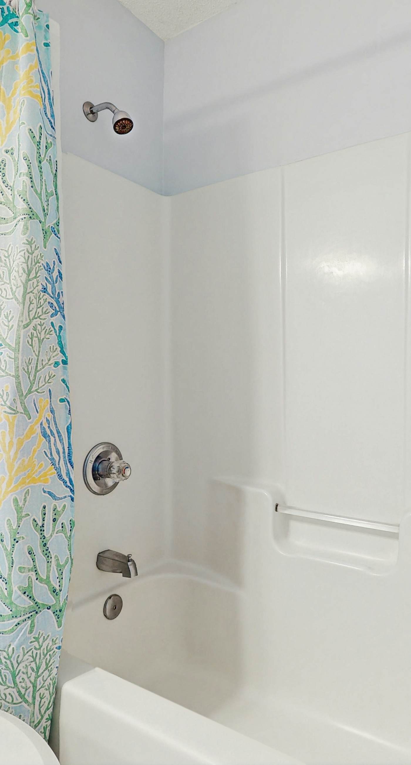 Bright, open 3rd-floor condo with pool views from private balcony - next to beach