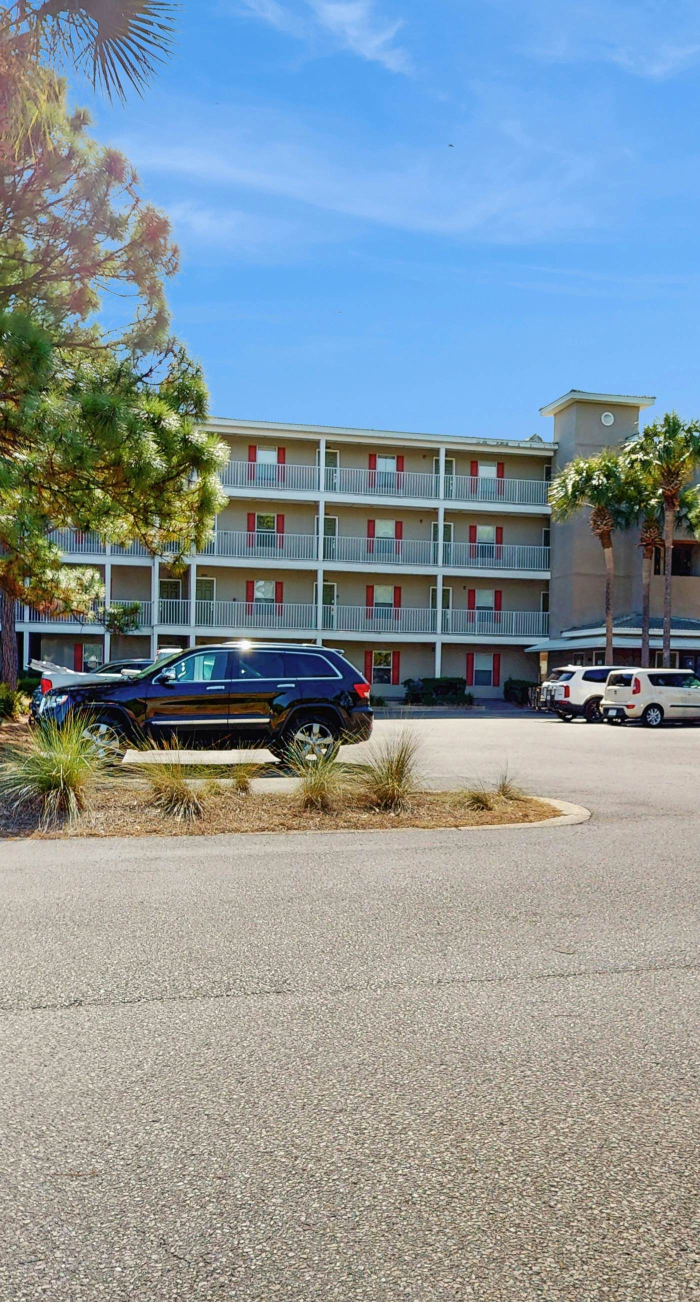 Bright, open 3rd-floor condo with pool views from private balcony - next to beach