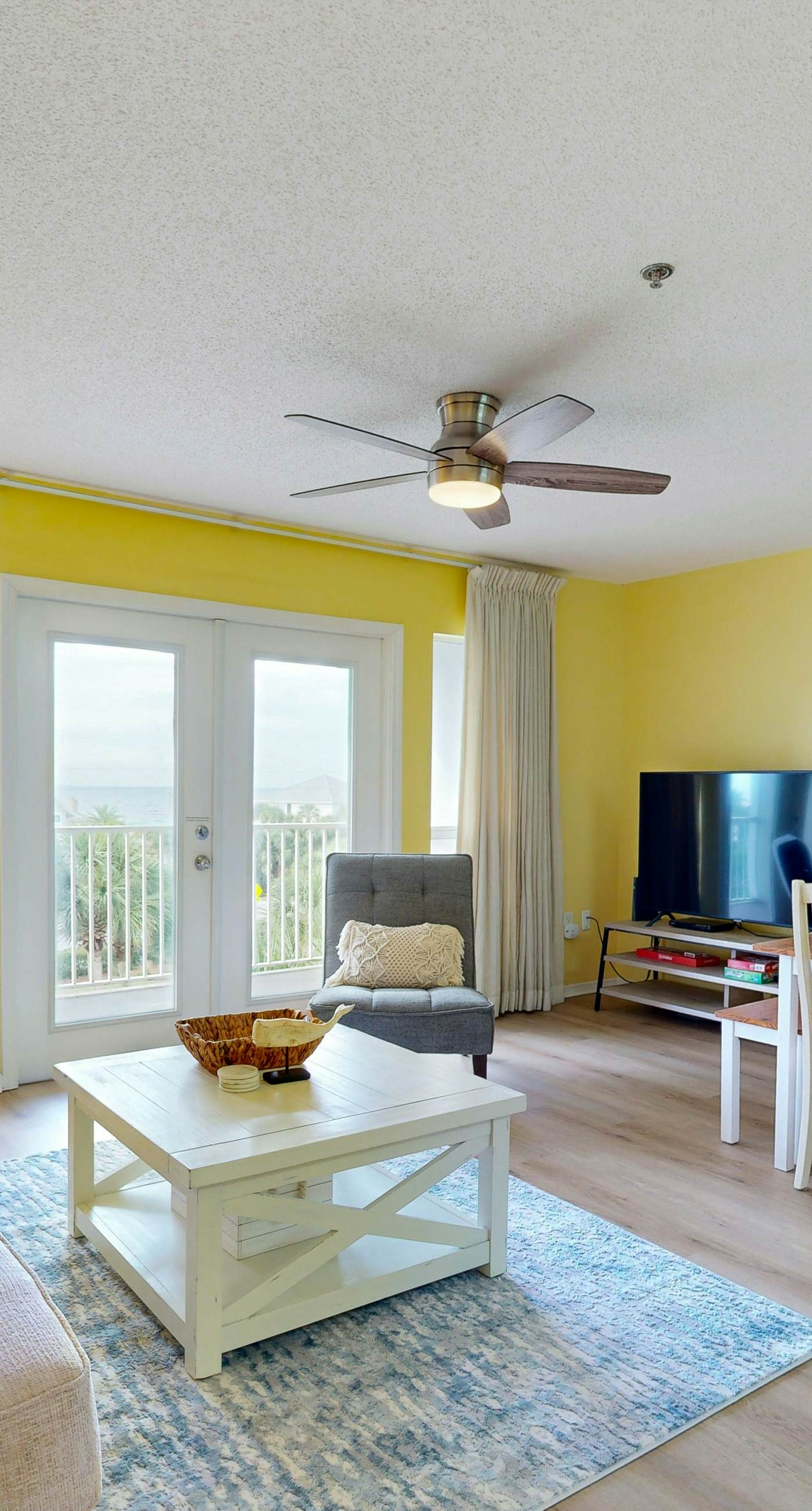 Coastal condo with free WiFi, on-site pool & hot tub