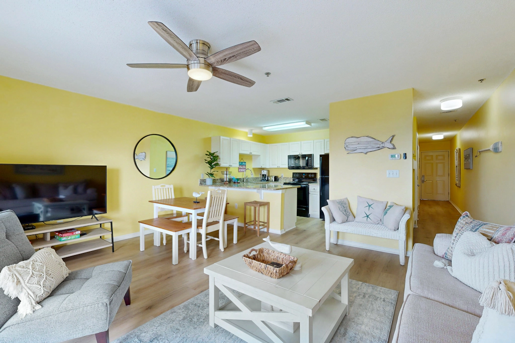Coastal condo with free WiFi, on-site pool & hot tub