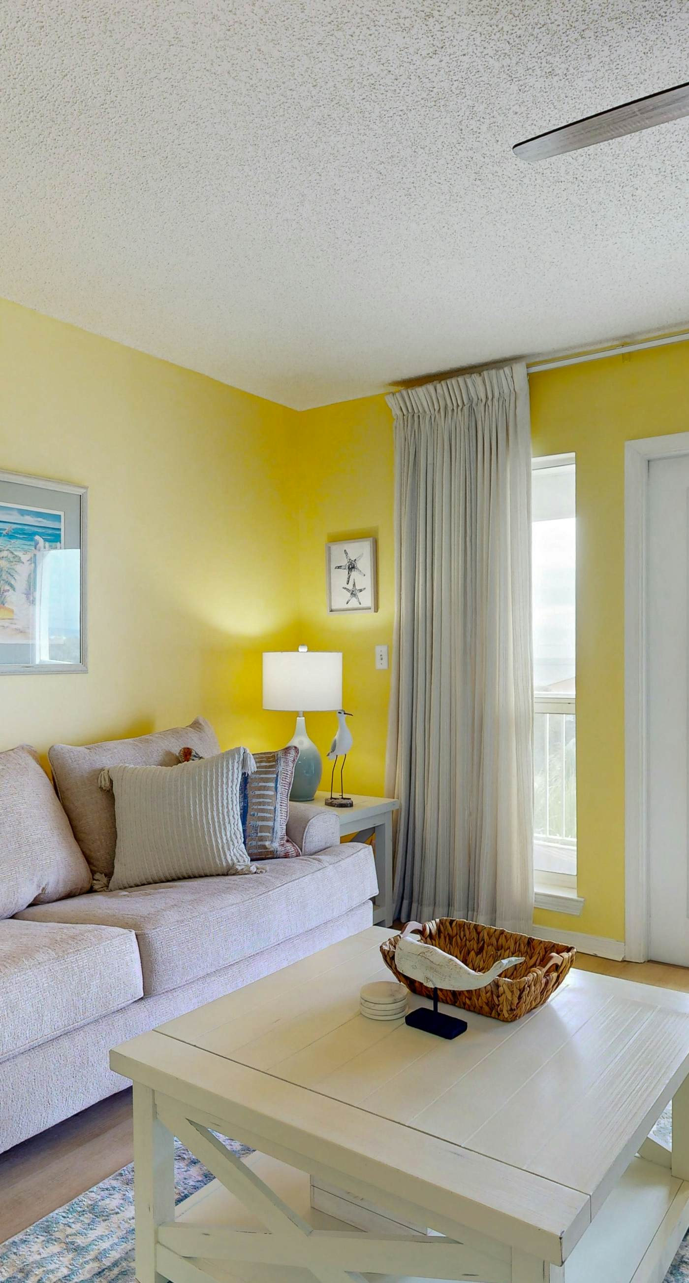 Coastal condo with free WiFi, on-site pool & hot tub - close to the Gulf sands