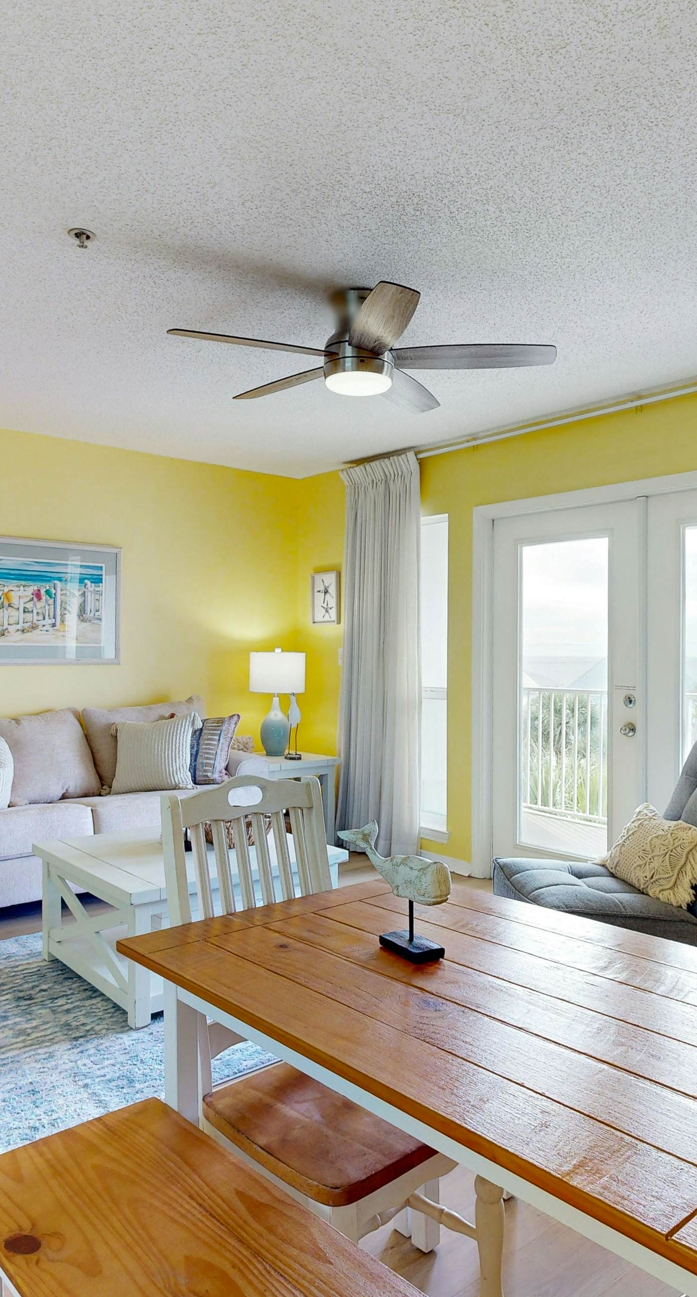 Coastal condo with free WiFi, on-site pool & hot tub - close to the Gulf sands