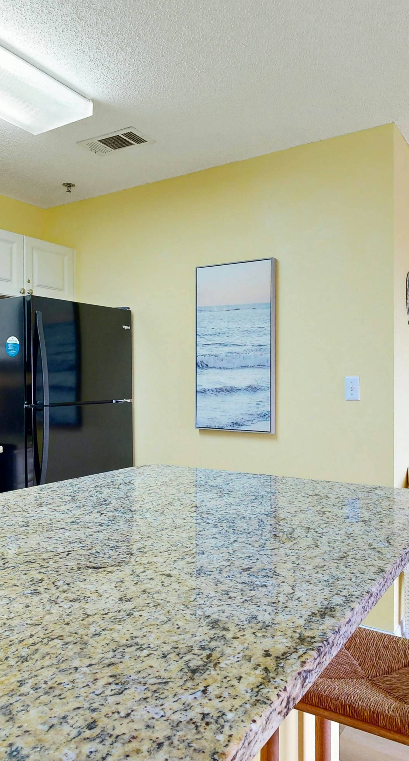 Coastal condo with free WiFi, on-site pool & hot tub - close to the Gulf sands