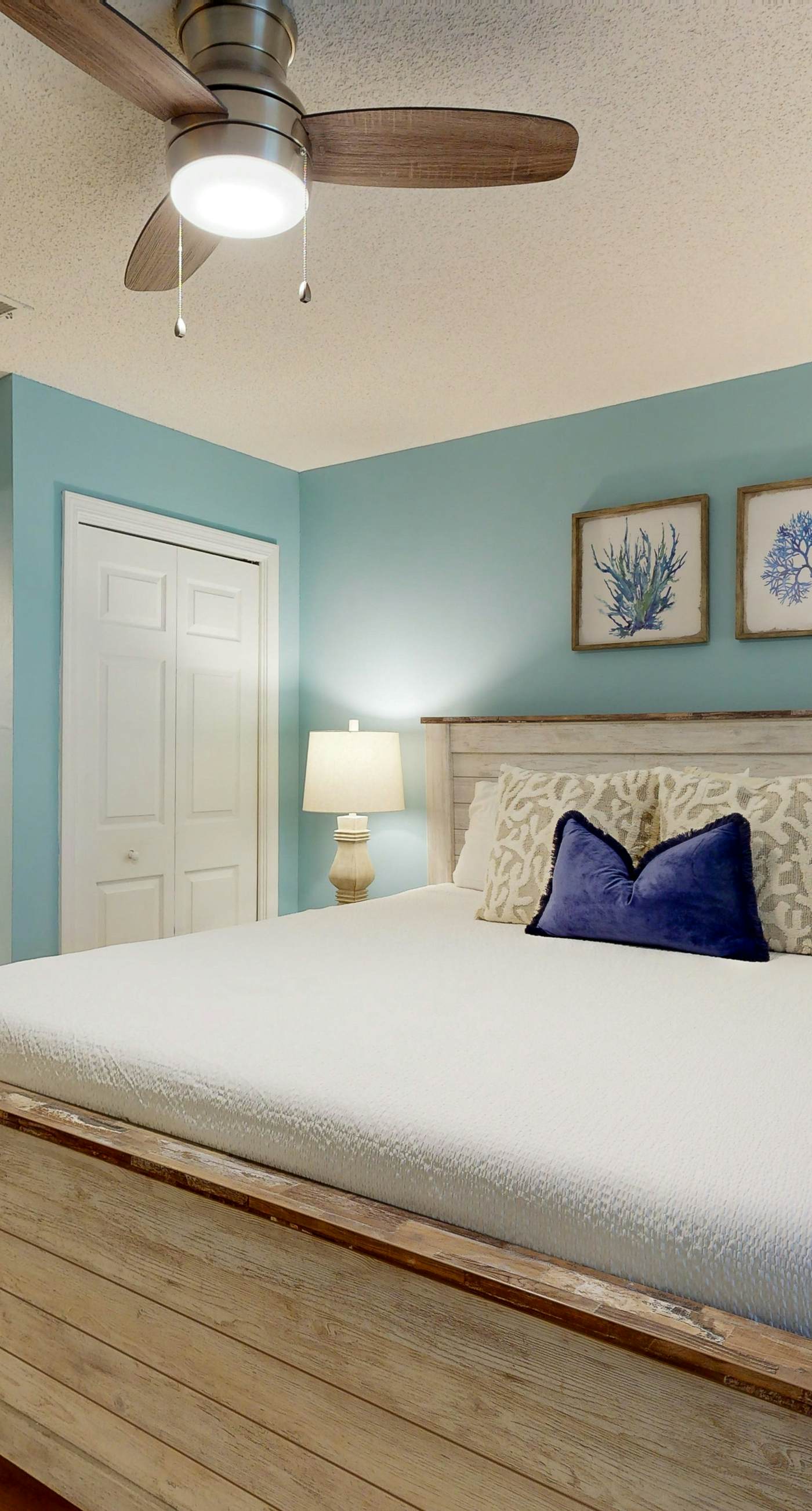 Coastal condo with free WiFi, on-site pool & hot tub - close to the Gulf sands