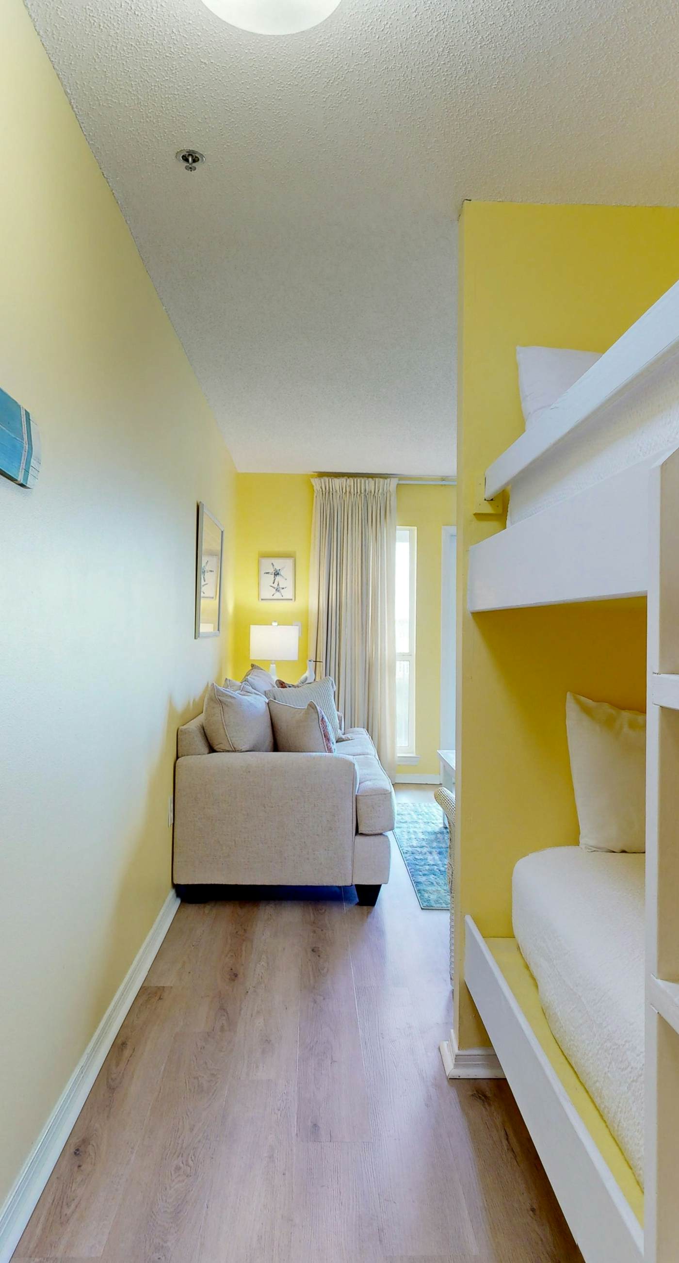 Coastal condo with free WiFi, on-site pool & hot tub - close to the Gulf sands
