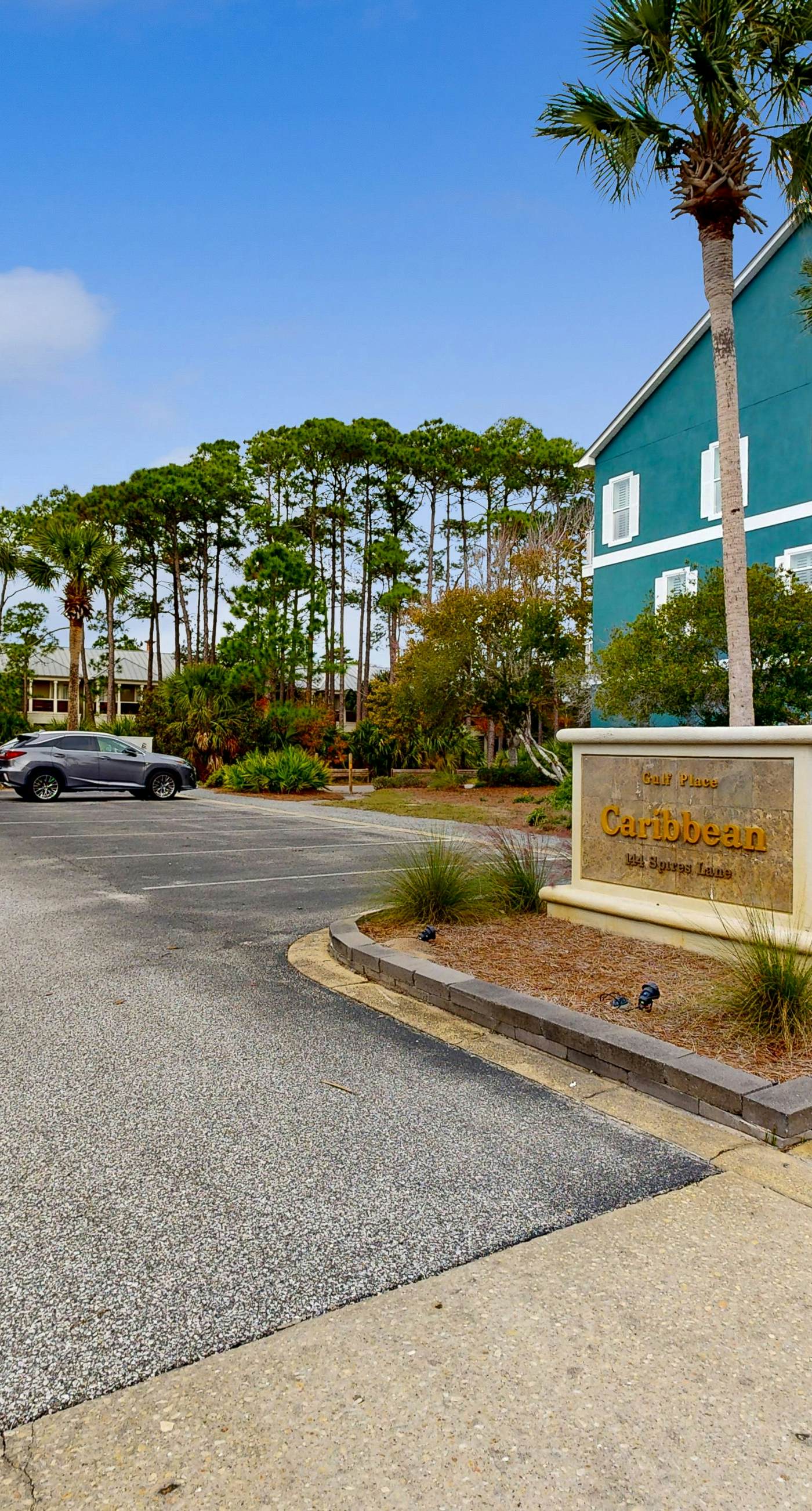 Coastal condo with free WiFi, on-site pool & hot tub - close to the Gulf sands