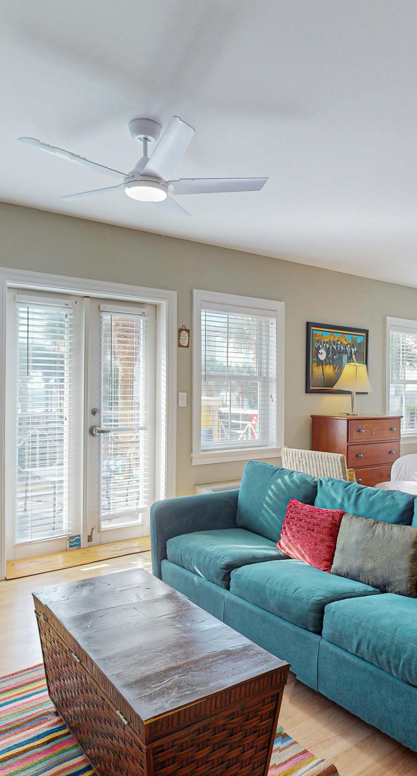 Lovely condo on the Gulf of Mexico with private balcony, shared pool & tennis