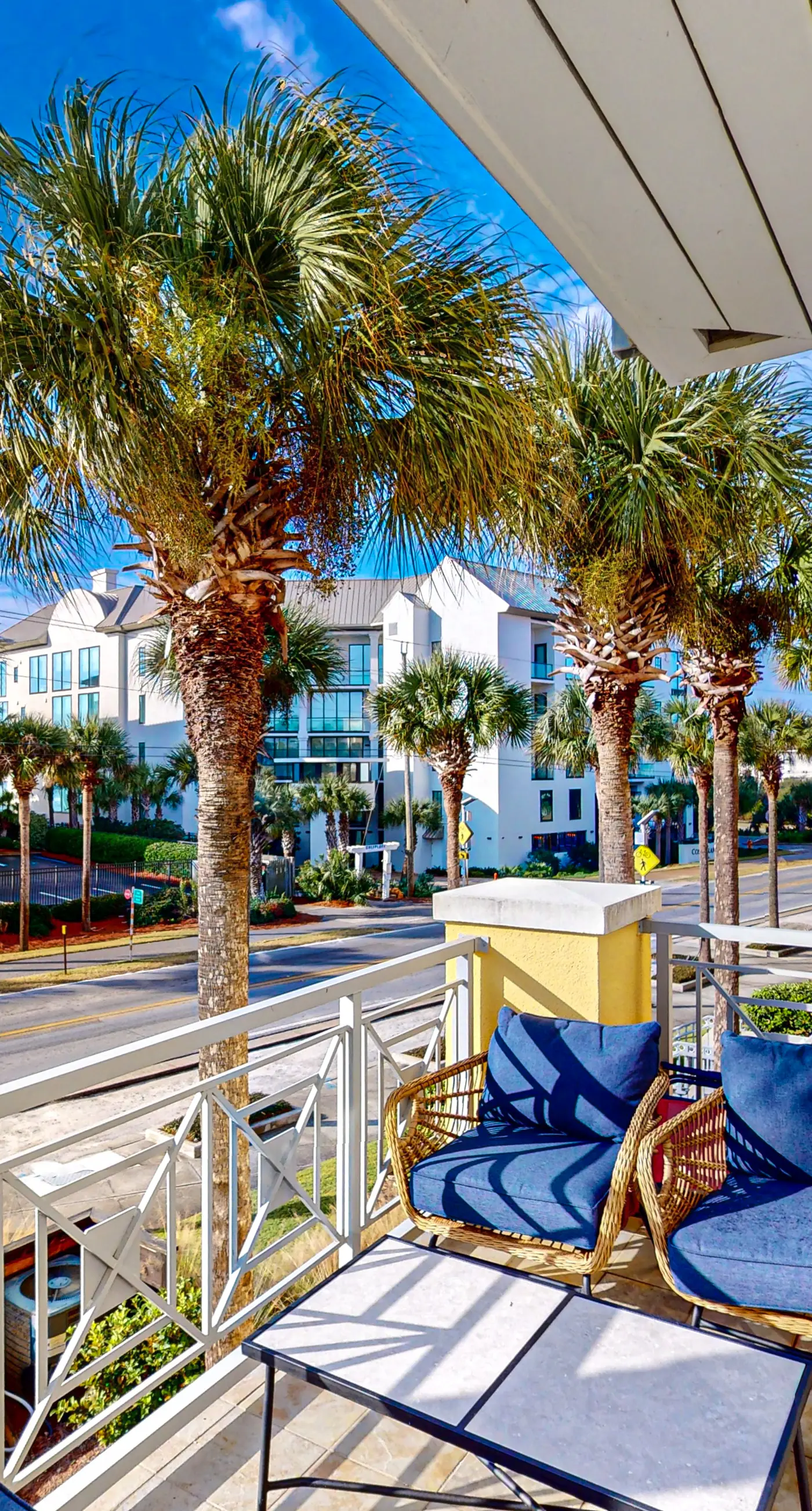 Lovely condo on the Gulf of Mexico with private balcony, shared pool & tennis