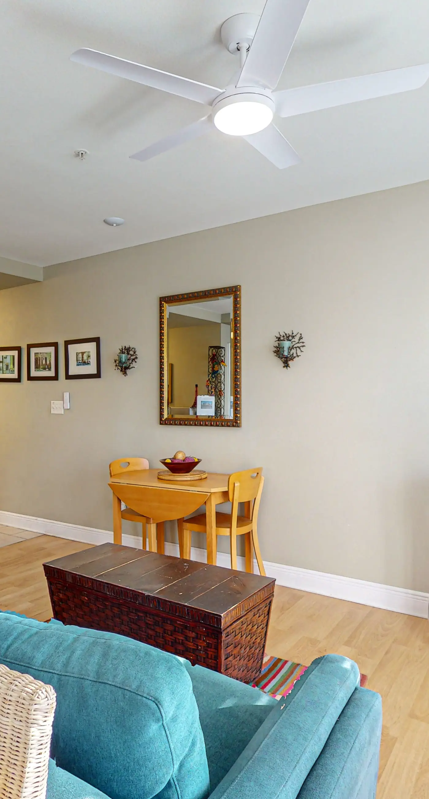 Lovely condo on the Gulf of Mexico with private balcony, shared pool & tennis