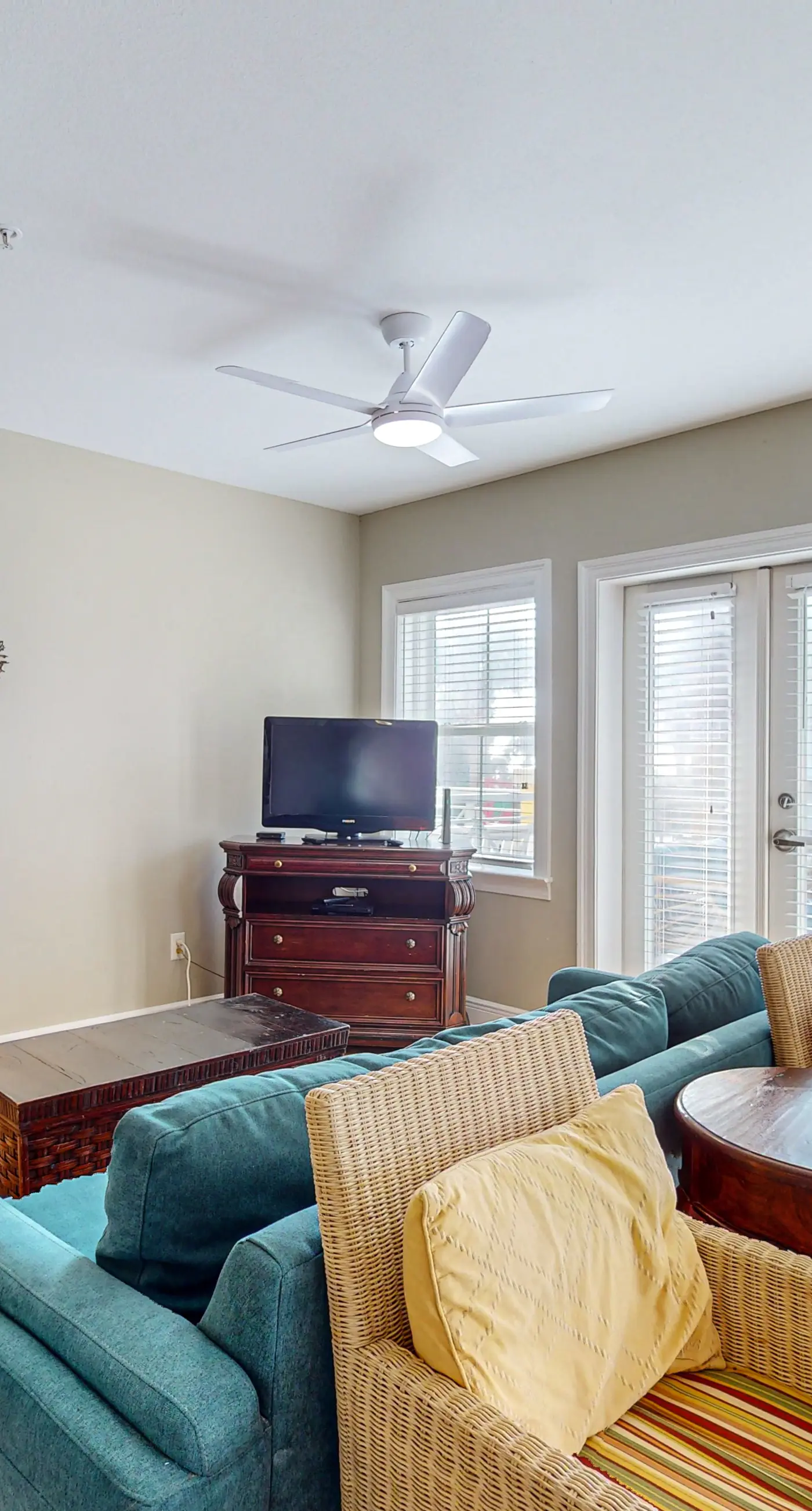 Lovely condo on the Gulf of Mexico with private balcony, shared pool & tennis