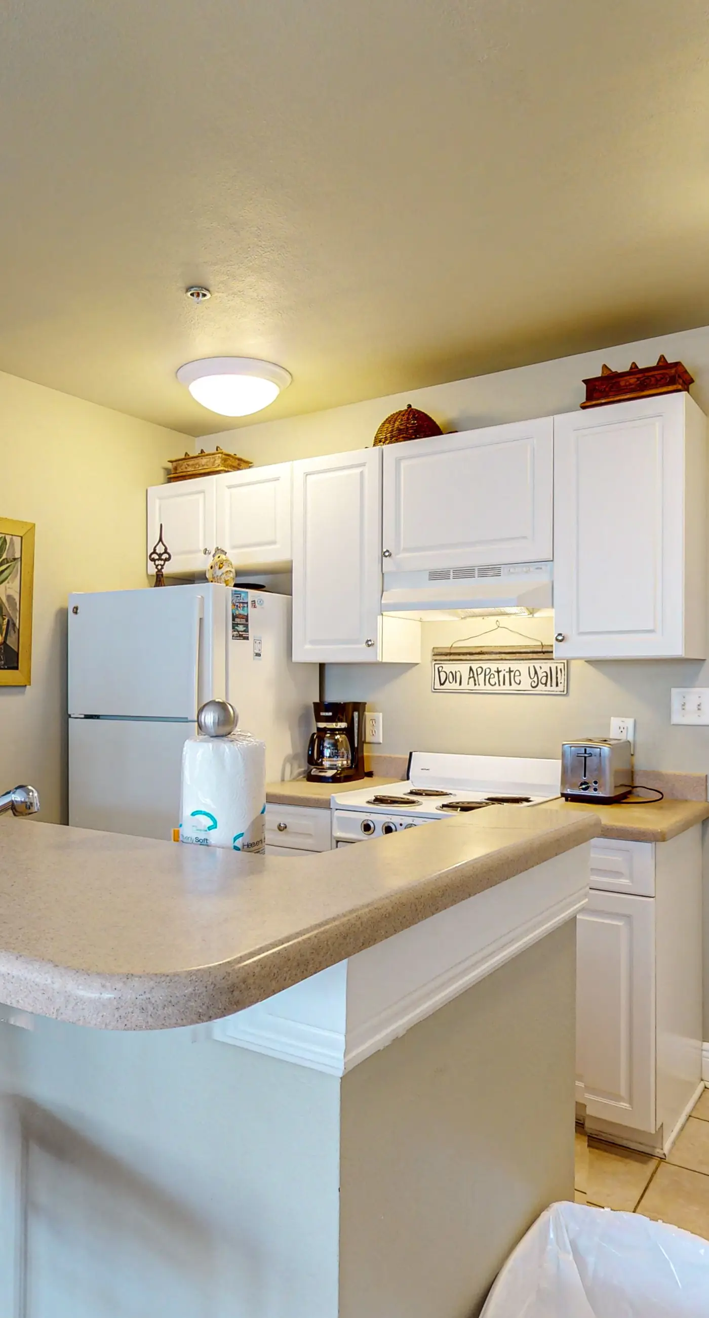 Lovely condo on the Gulf of Mexico with private balcony, shared pool & tennis