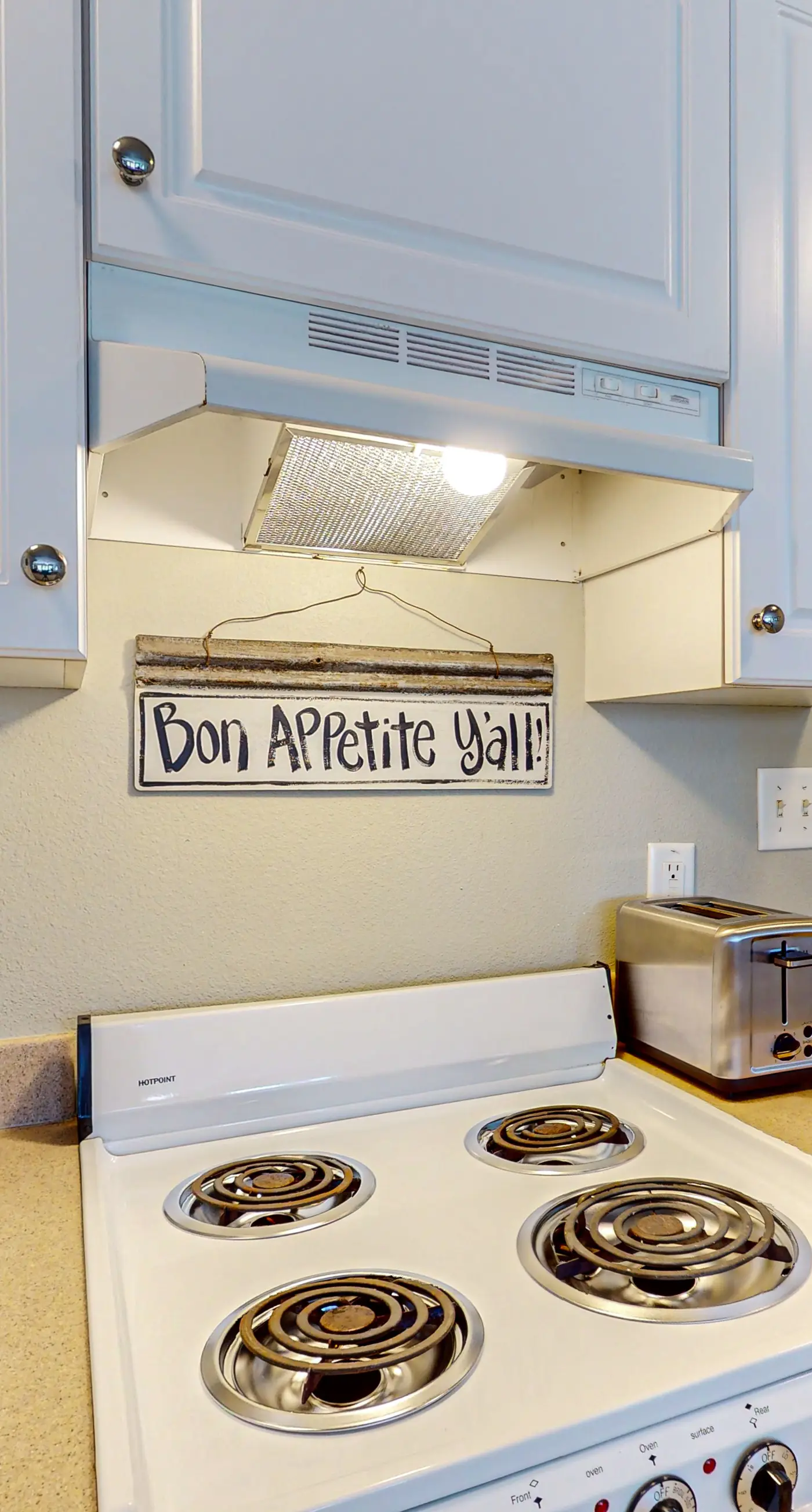 Lovely condo on the Gulf of Mexico with private balcony, shared pool & tennis