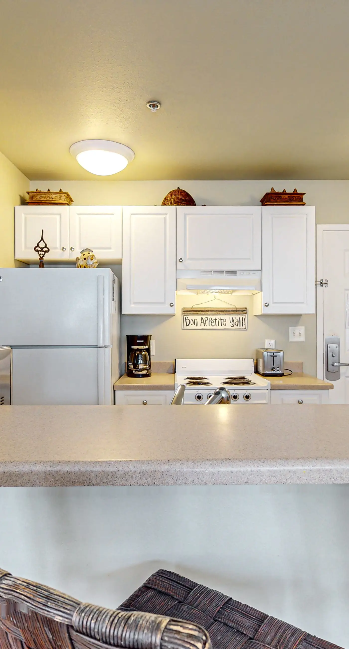 Lovely condo on the Gulf of Mexico with private balcony, shared pool & tennis