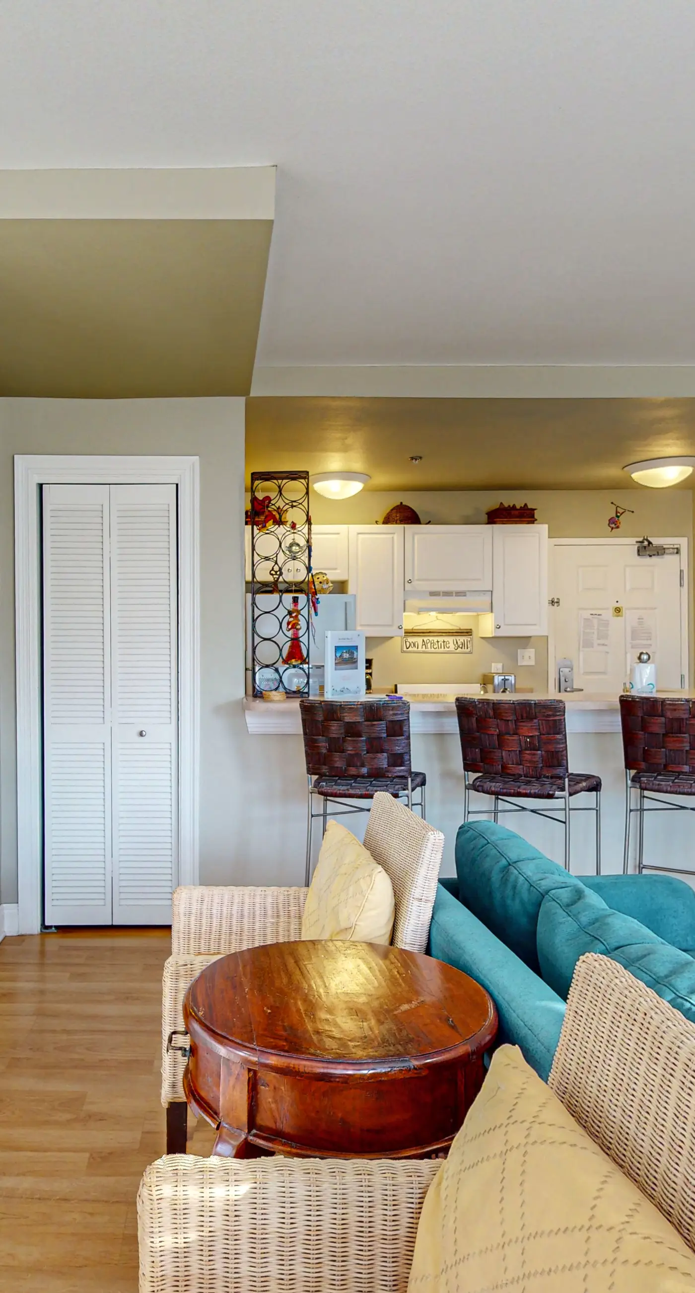 Lovely condo on the Gulf of Mexico with private balcony, shared pool & tennis