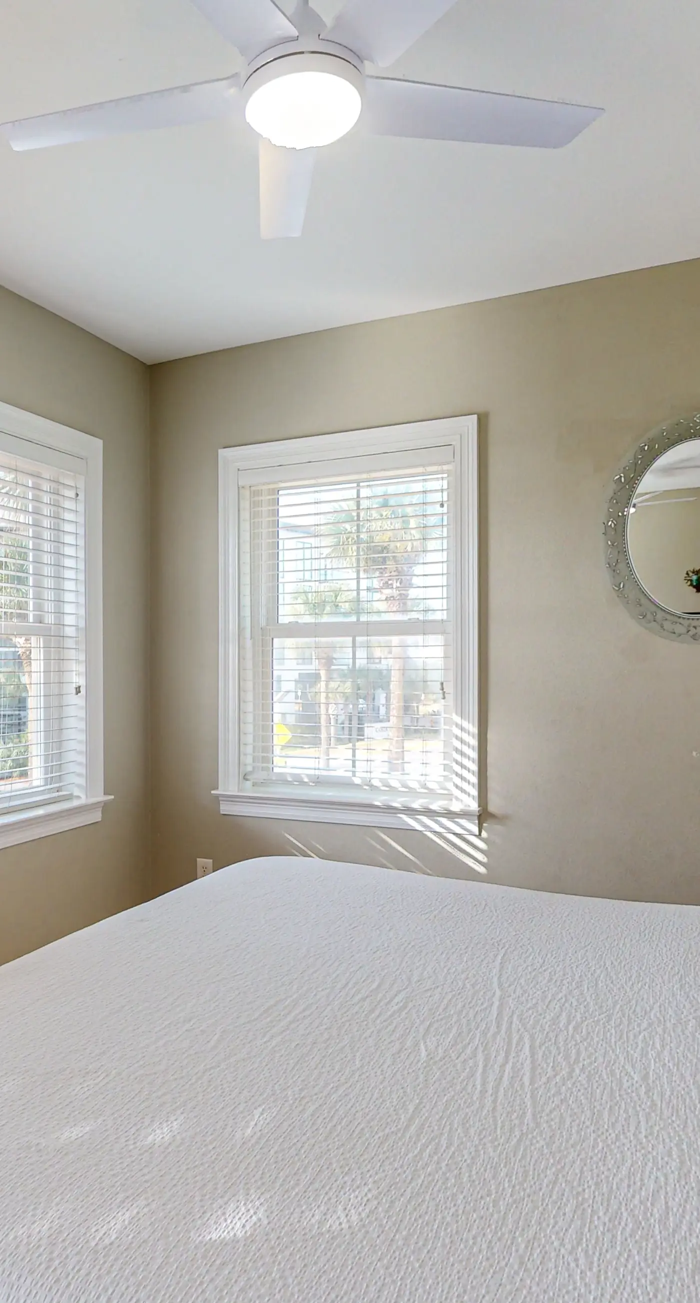 Lovely condo on the Gulf of Mexico with private balcony, shared pool & tennis