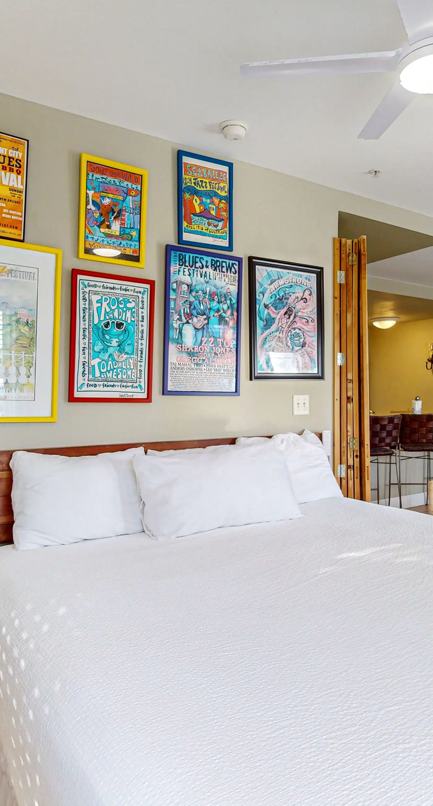 Lovely condo on the Gulf of Mexico with private balcony, shared pool & tennis