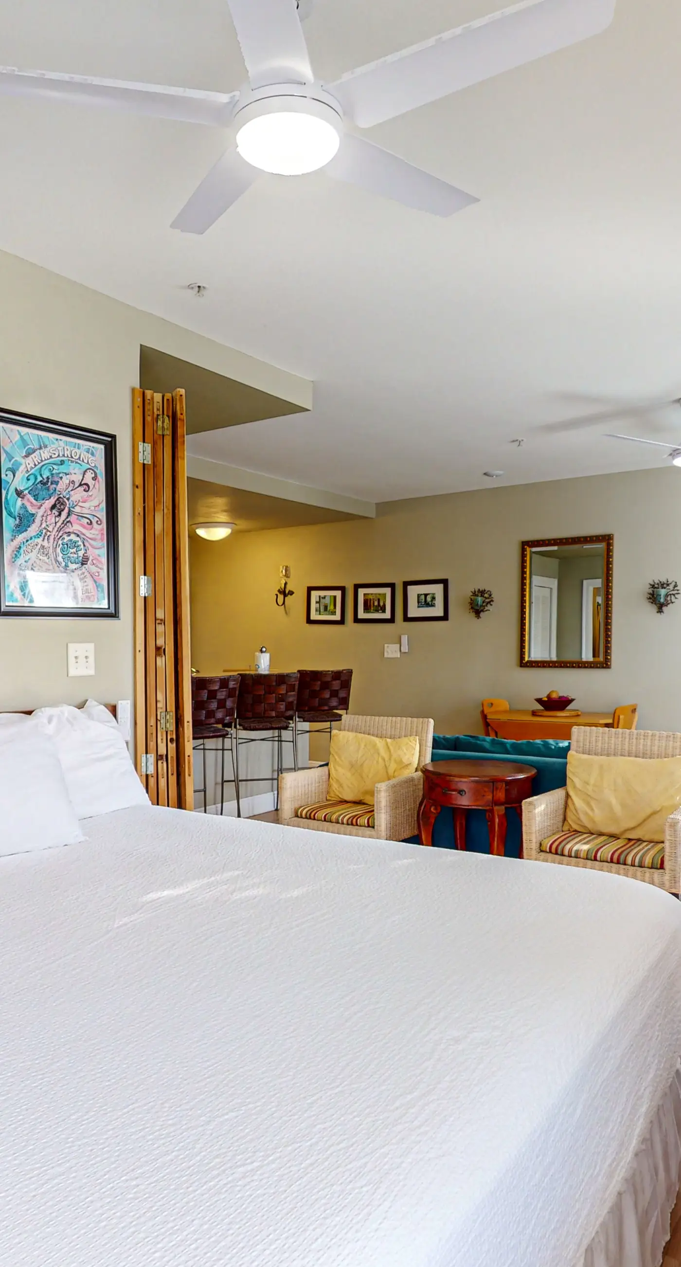 Lovely condo on the Gulf of Mexico with private balcony, shared pool & tennis