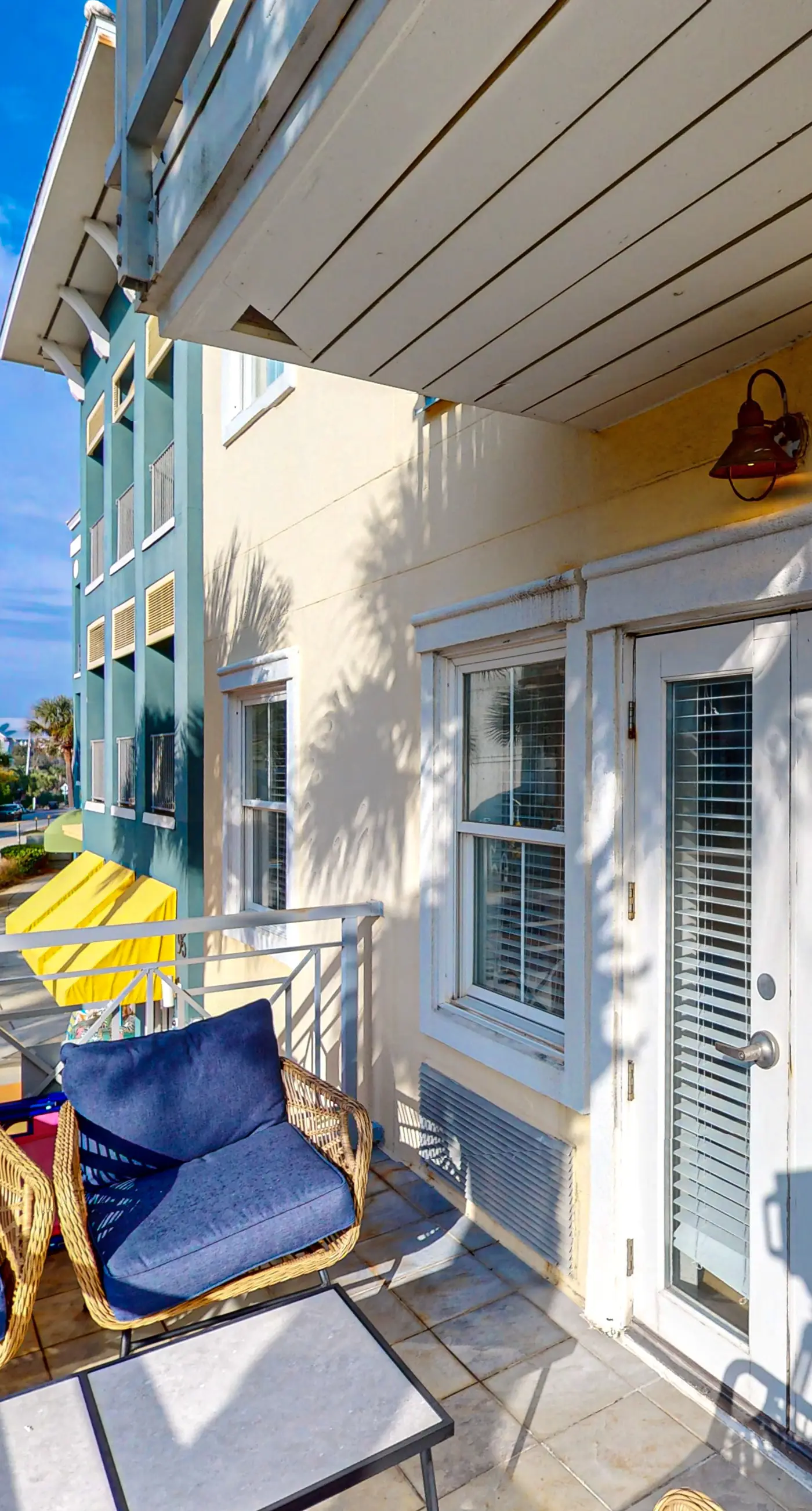 Lovely condo on the Gulf of Mexico with private balcony, shared pool & tennis