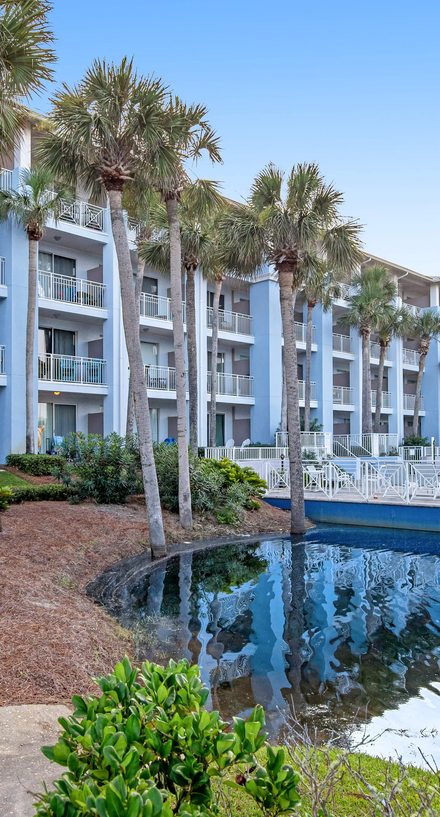 Lovely condo on the Gulf of Mexico with private balcony, shared pool & tennis
