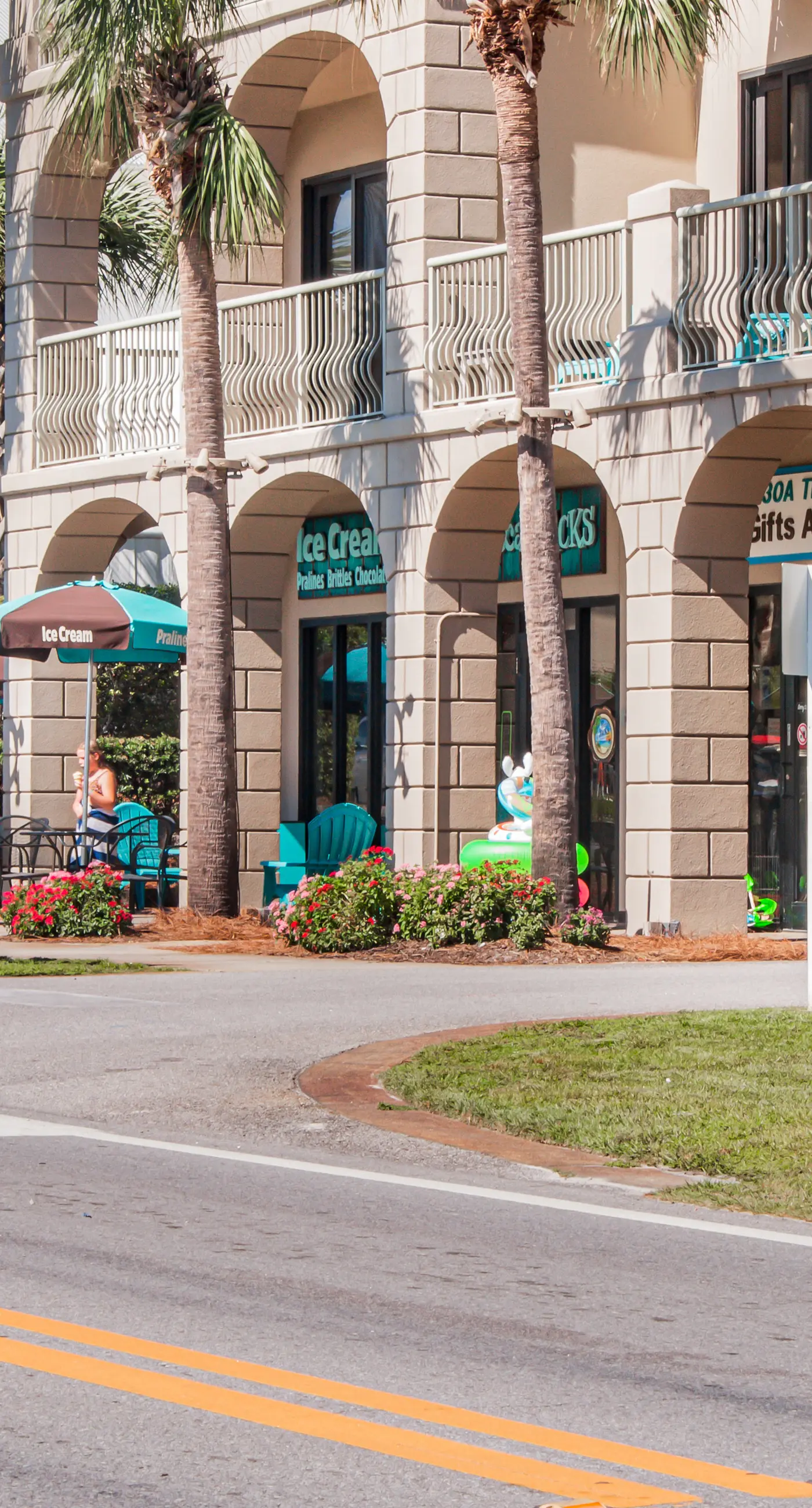 Lovely condo on the Gulf of Mexico with private balcony, shared pool & tennis