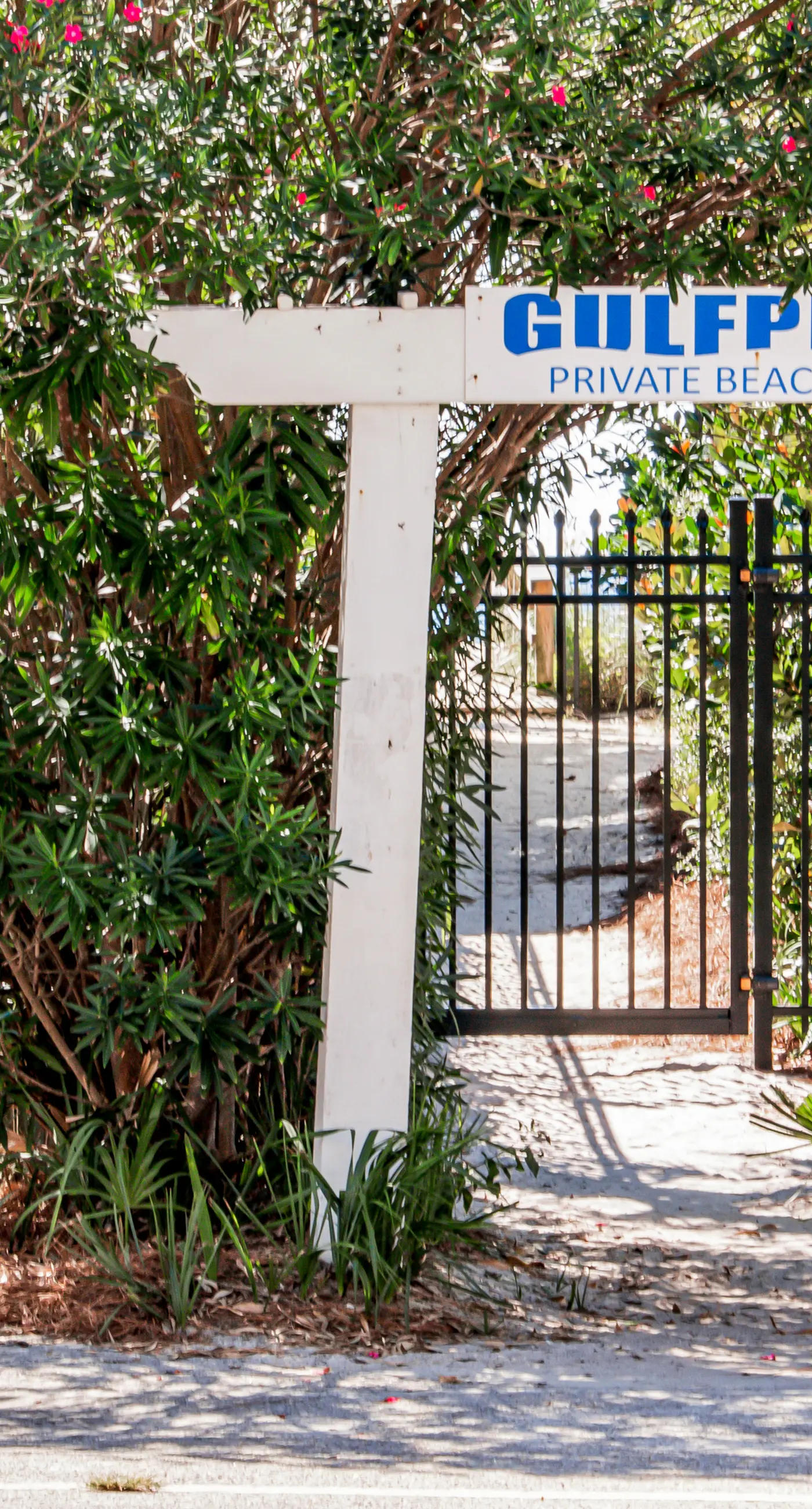 Lovely condo on the Gulf of Mexico with private balcony, shared pool & tennis