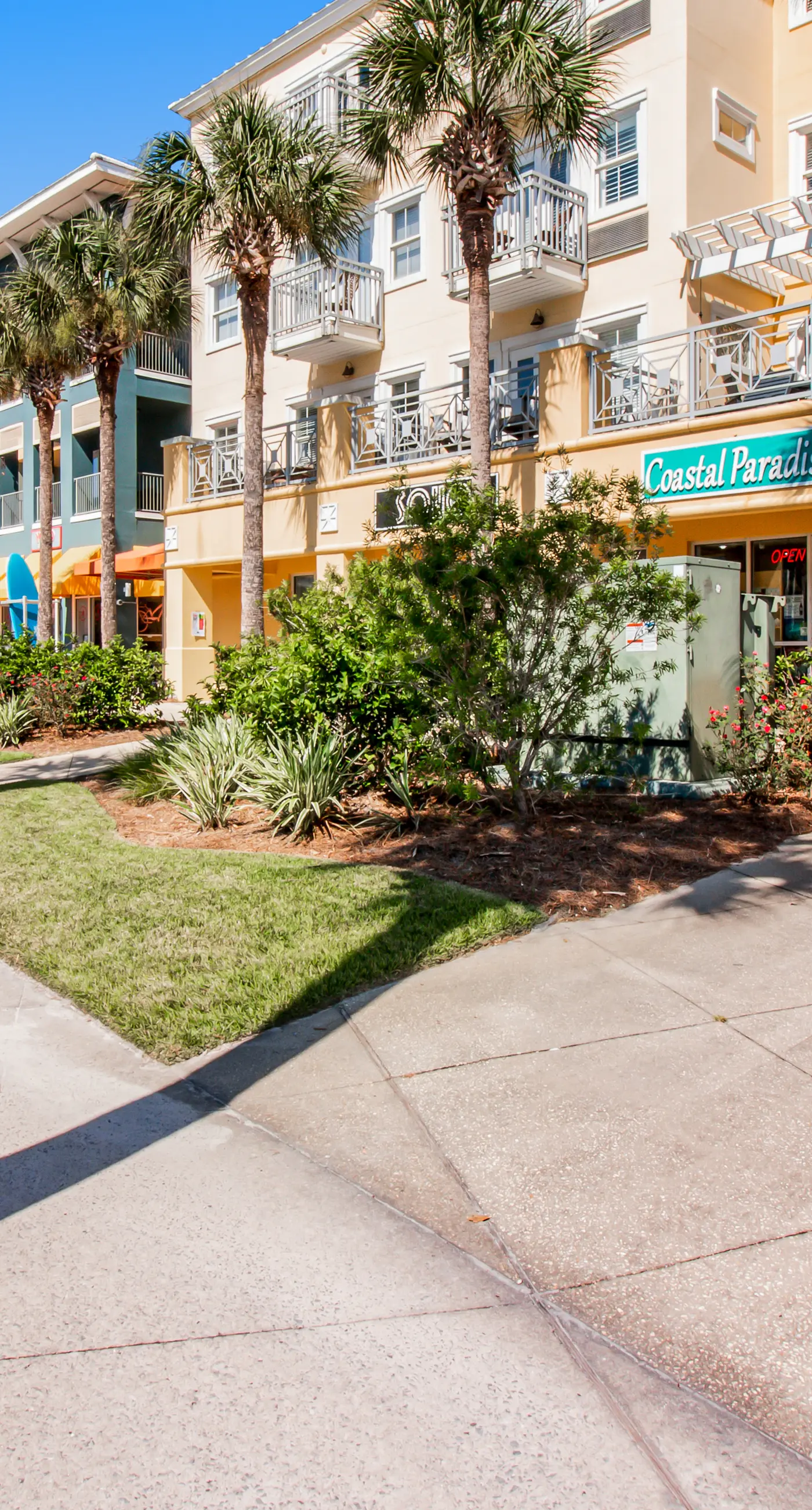 Lovely condo on the Gulf of Mexico with private balcony, shared pool & tennis