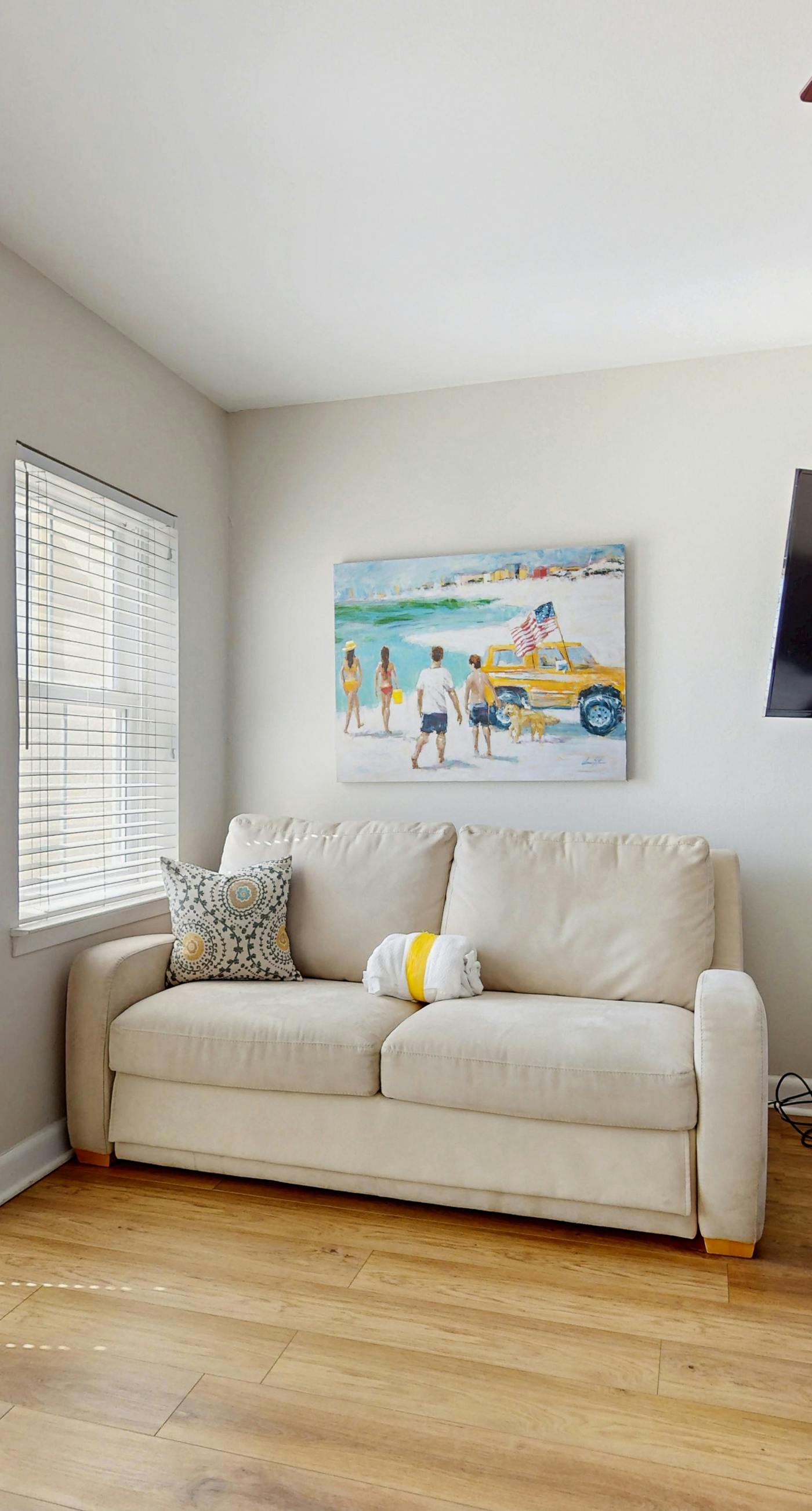 3rd-floor studio with Gulf view, balcony, pool, & tennis