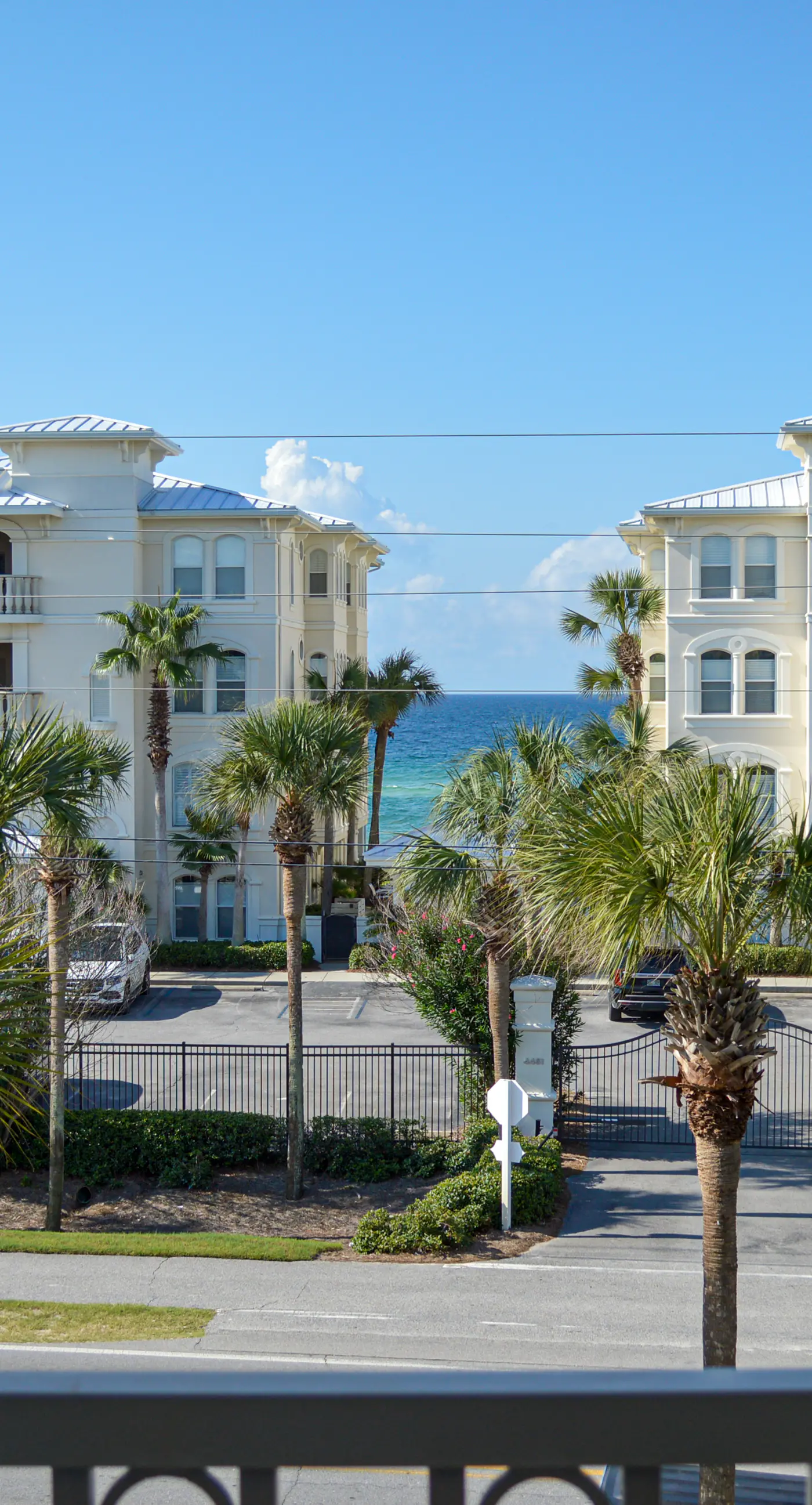 3rd-floor studio with Gulf view, balcony, pool, & tennis
