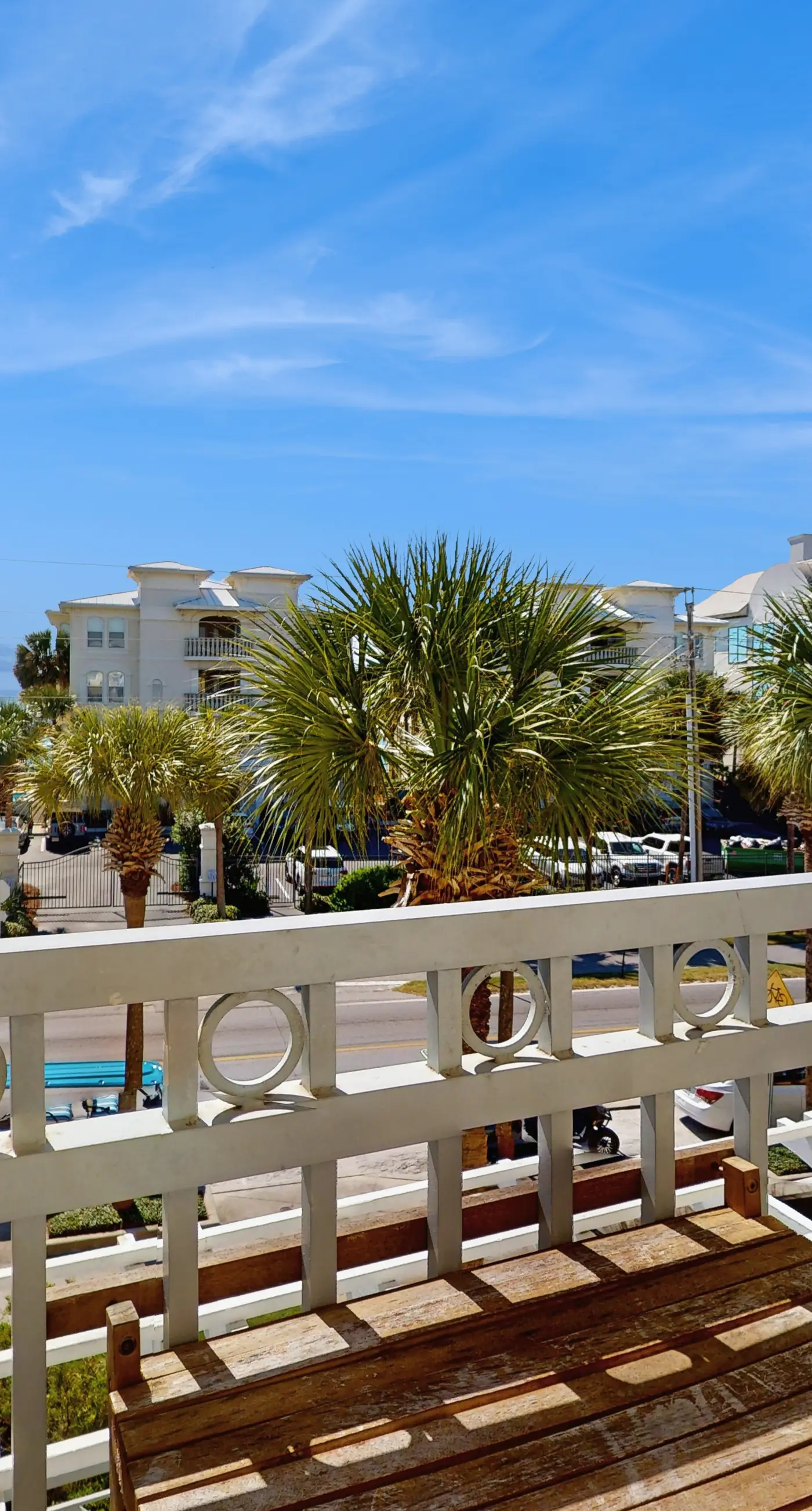 3rd-floor studio with Gulf view, balcony, pool, & tennis