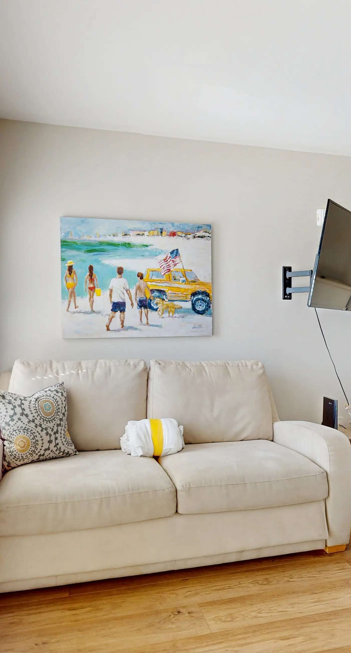 3rd-floor studio with Gulf view, balcony, pool, & tennis