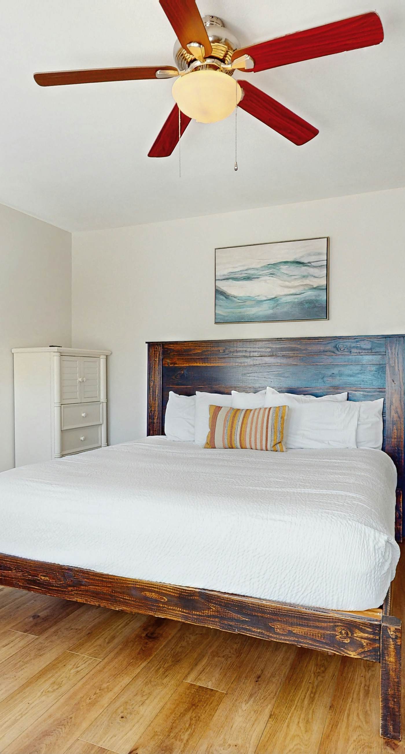 3rd-floor studio with Gulf view, balcony, pools, & tennis
