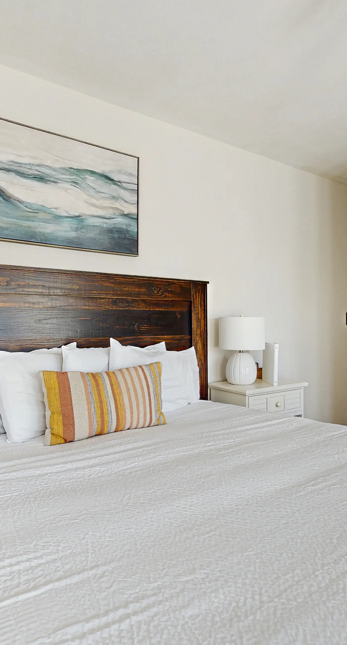 3rd-floor studio with Gulf view, balcony, pool, & tennis