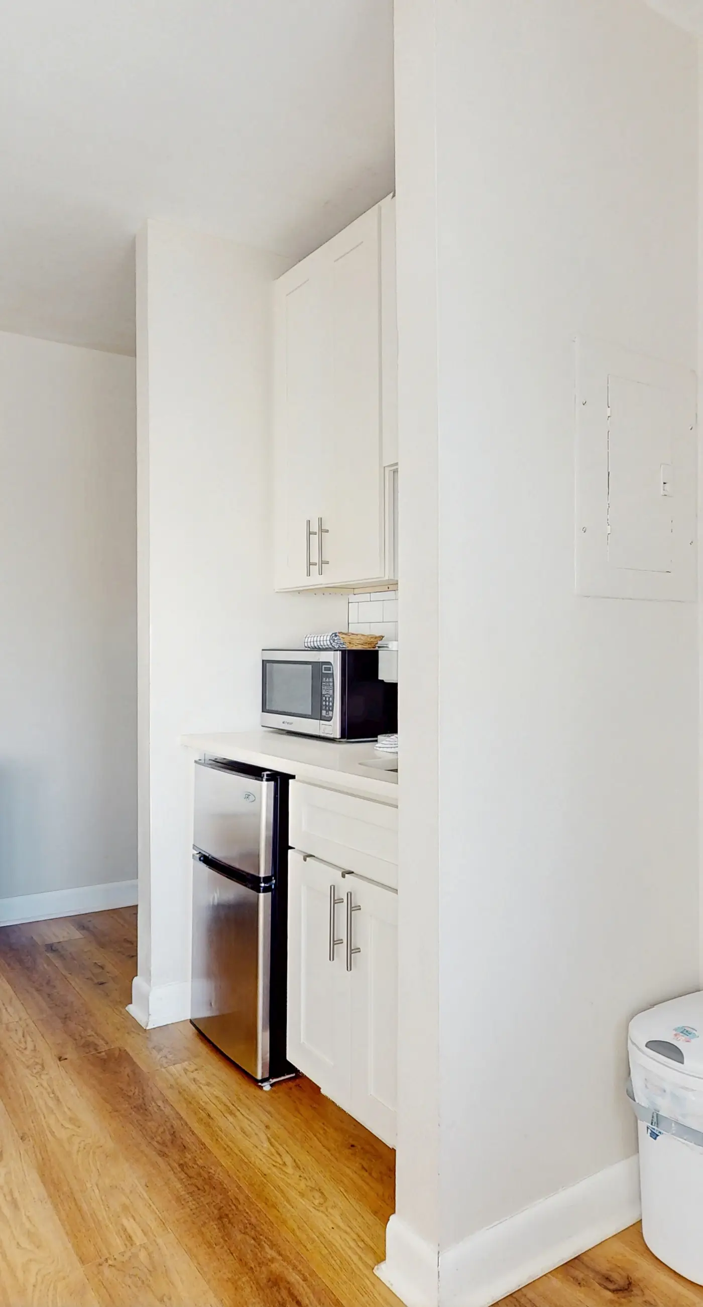 3rd-floor studio with Gulf view, balcony, pool, & tennis