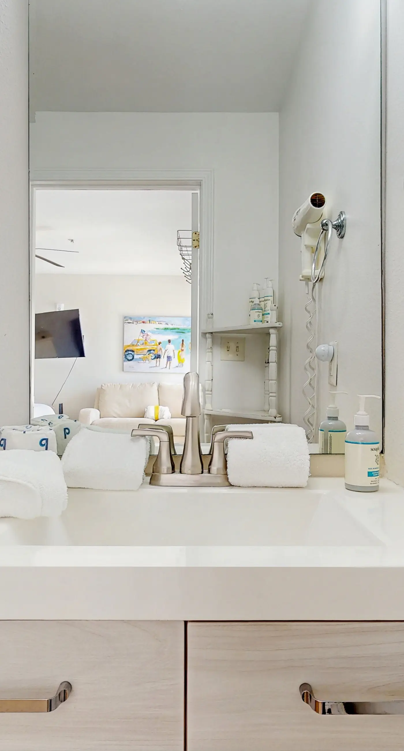 3rd-floor studio with Gulf view, balcony, pool, & tennis