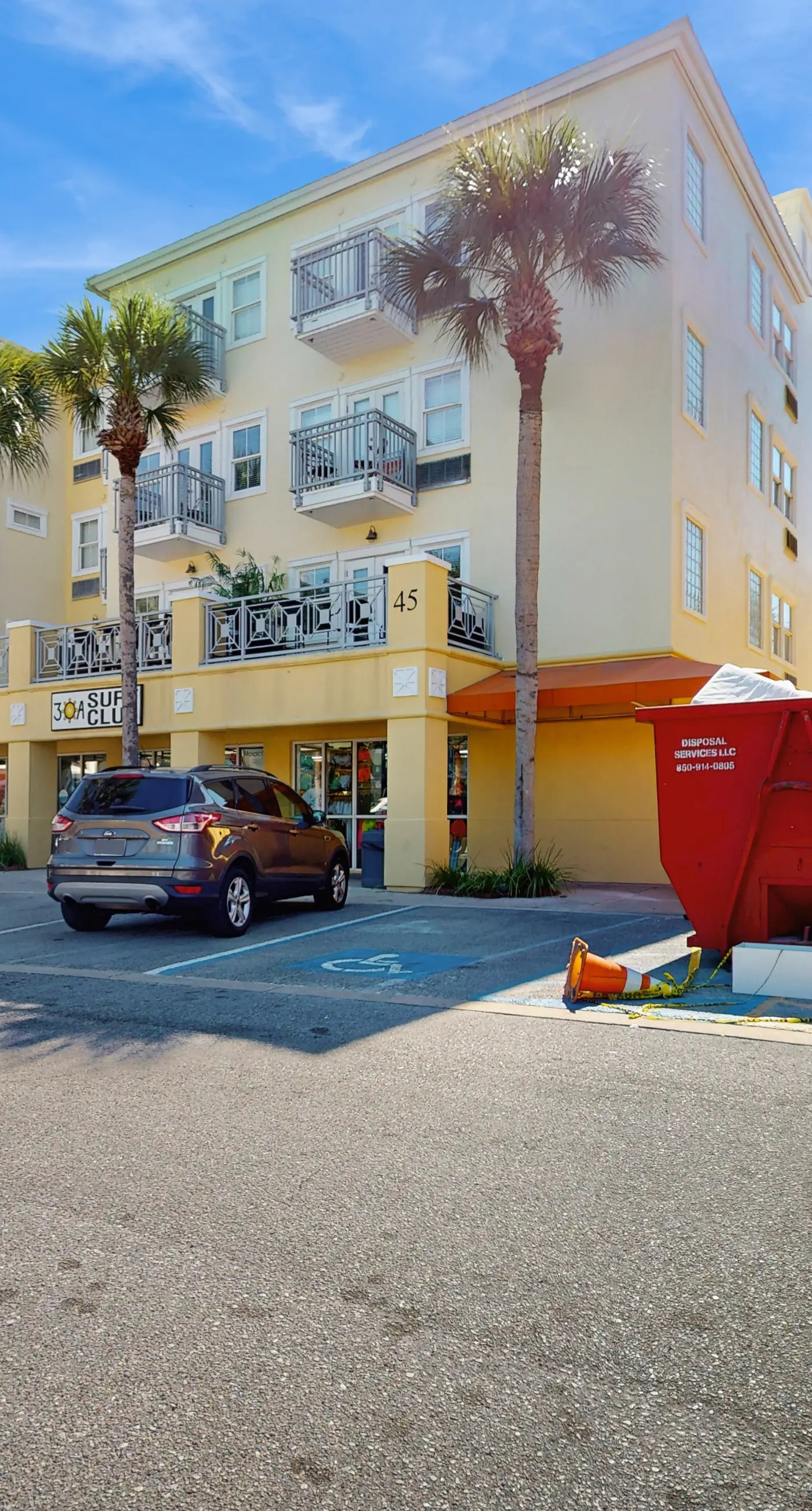 3rd-floor studio with Gulf view, balcony, pool, & tennis