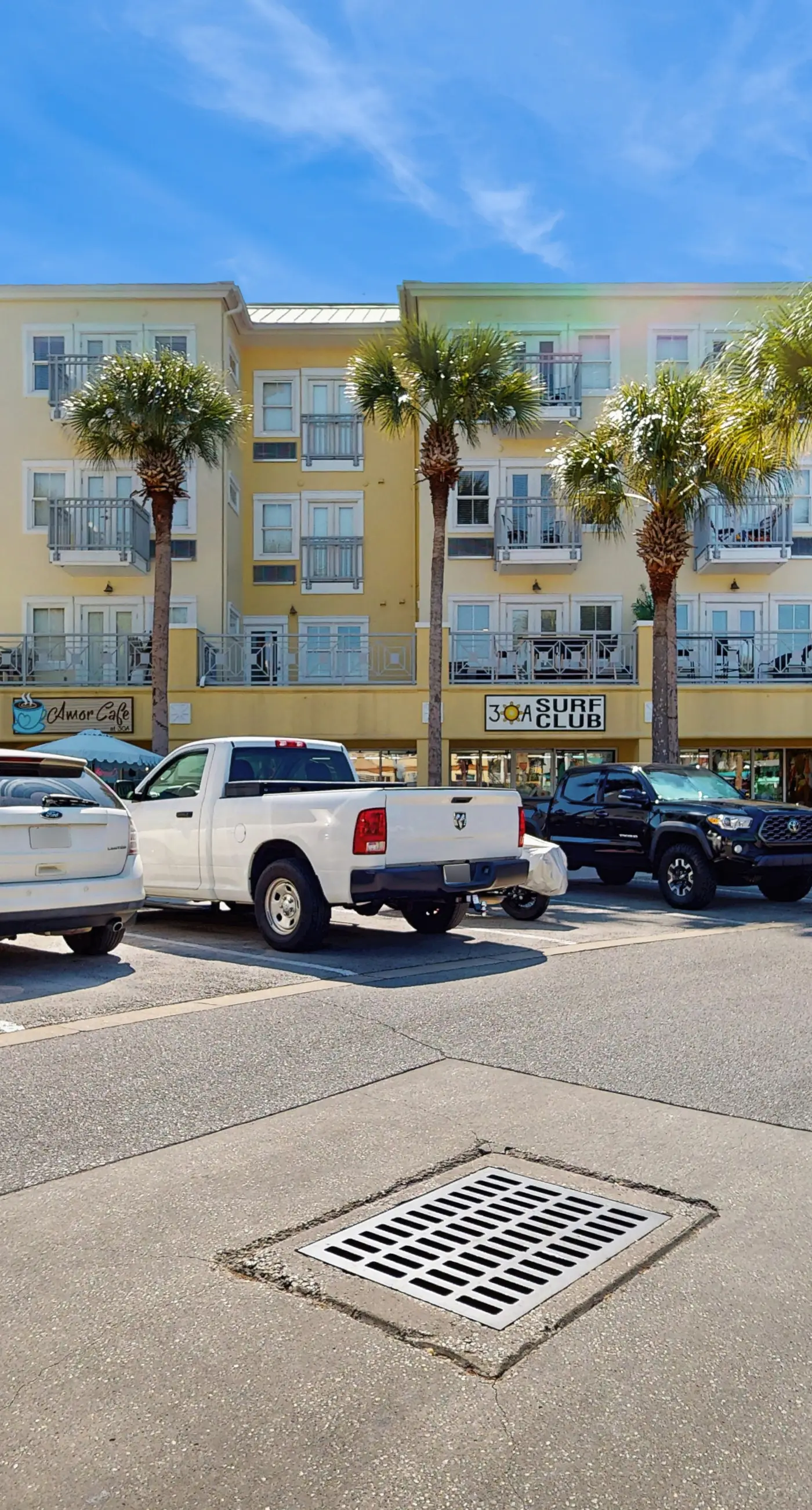 3rd-floor studio with Gulf view, balcony, pool, & tennis