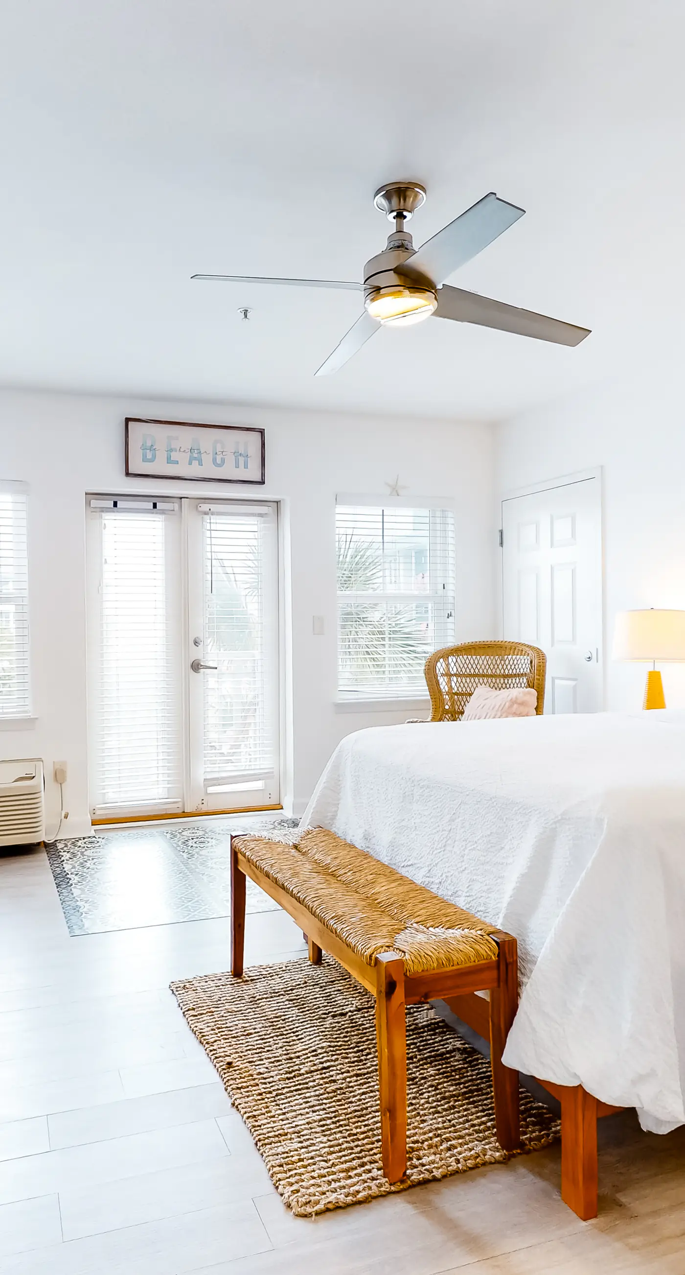 Adorable studio for two just steps from the beach - shared pool & tennis courts