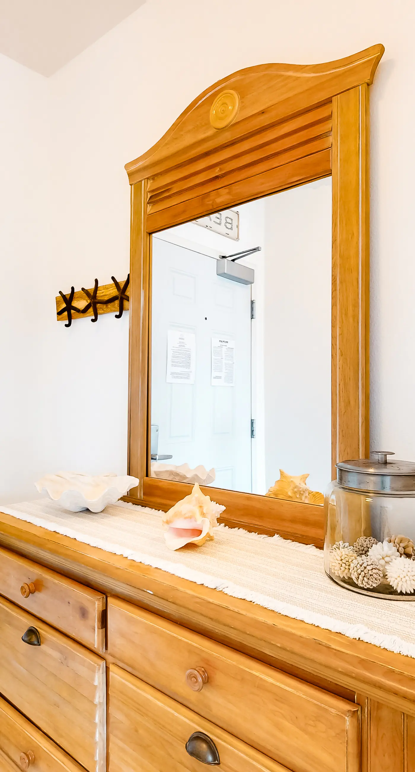 Adorable studio for two just steps from the beach - shared pool & tennis courts