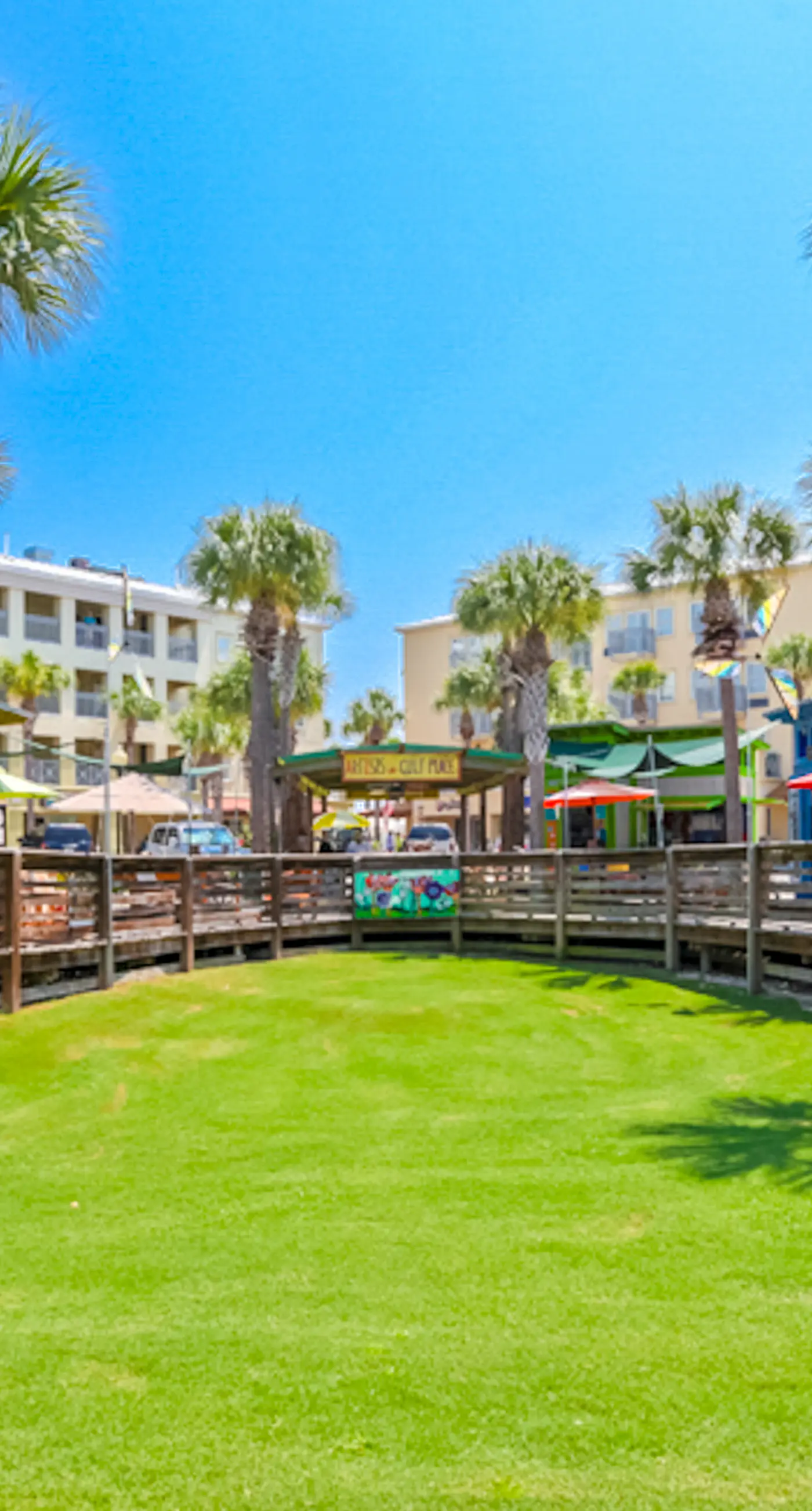 Adorable studio for two just steps from the beach - shared pool & tennis courts