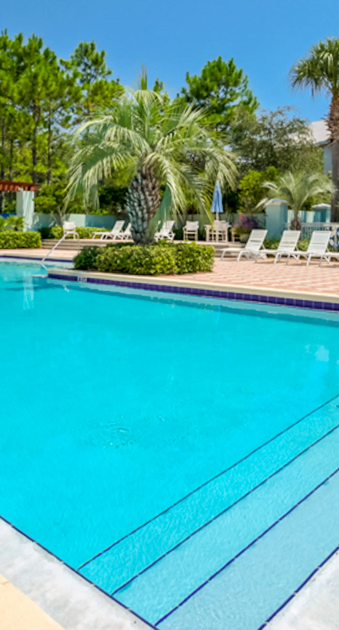 Adorable studio for two just steps from the beach - shared pool & tennis courts