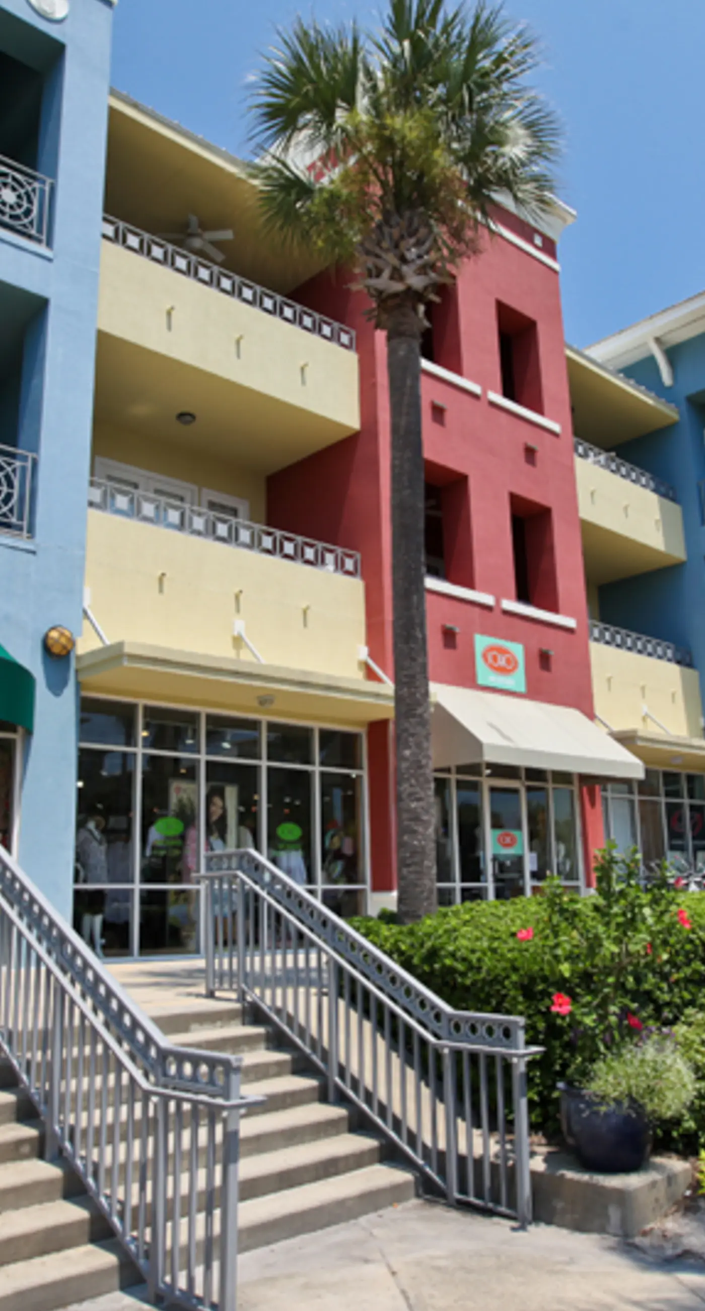 Beachy condo with free WiFi & shared pool,hot tub - short walk to the beach