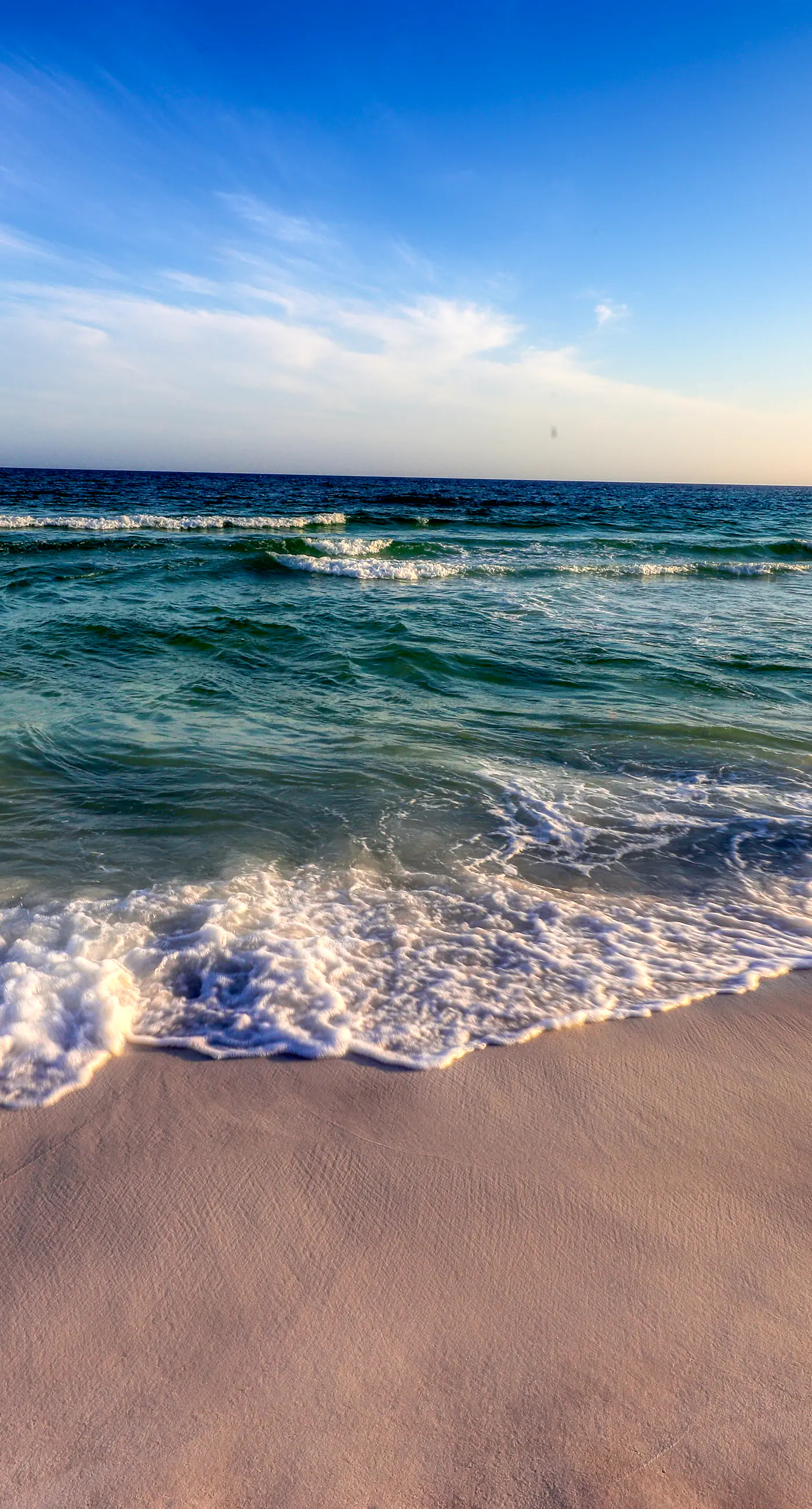 Beachy condo with free WiFi & shared pool,hot tub - short walk to the beach