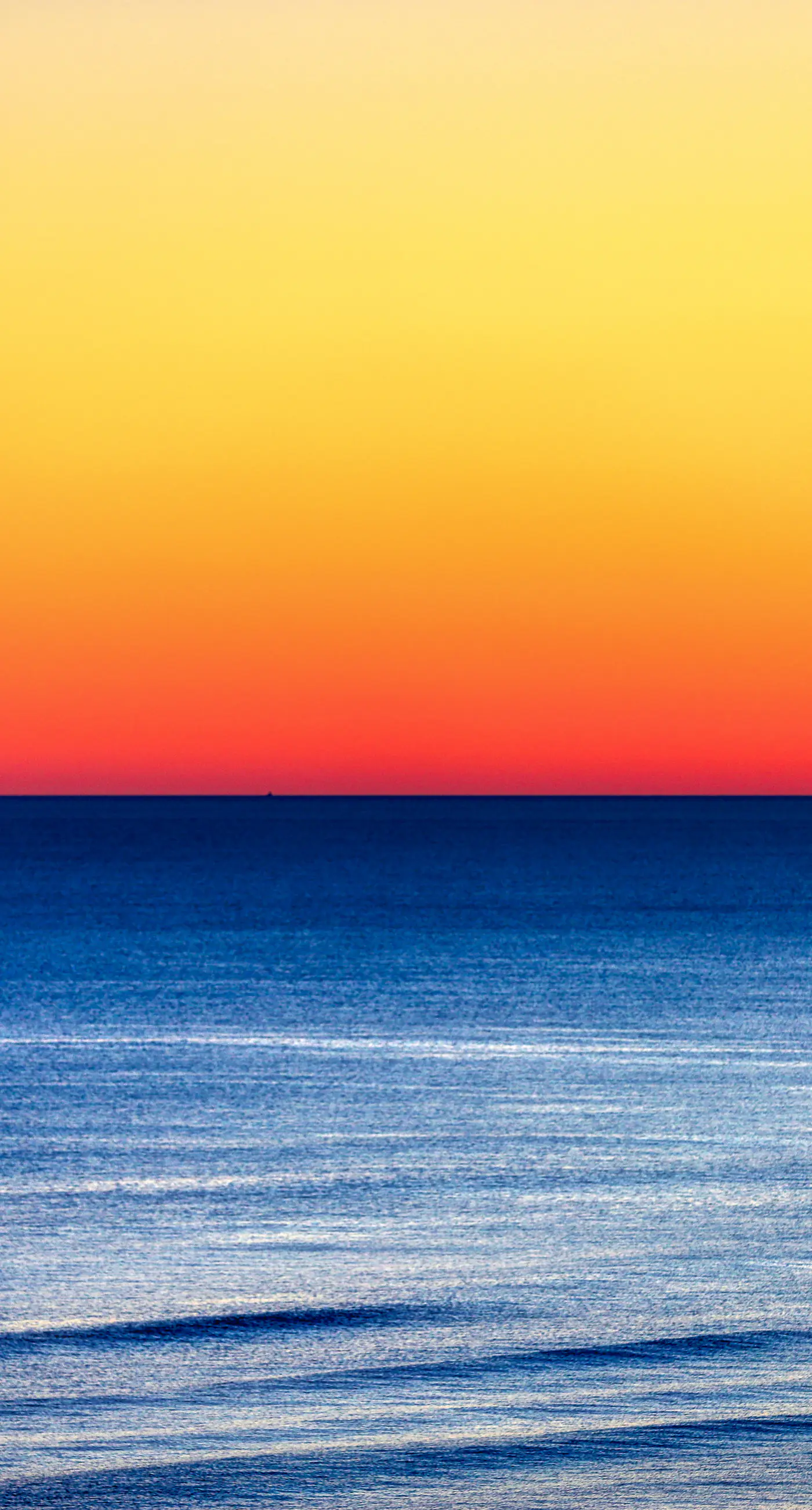 Beachy condo with free WiFi & shared pool,hot tub - short walk to the beach