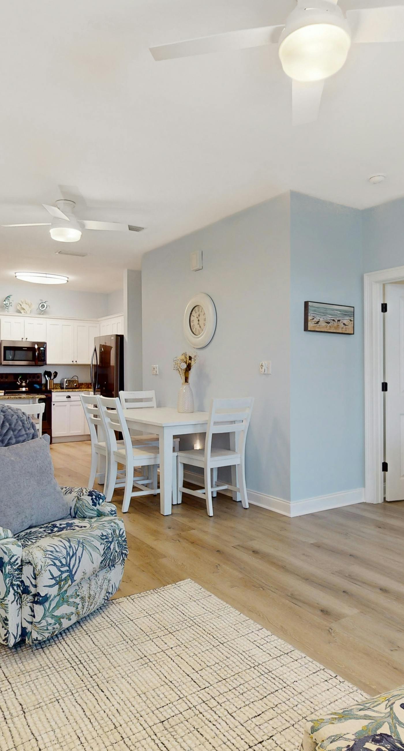 2nd-floor condo near beach with balcony, outdoor pool, streaming, & washer/dryer